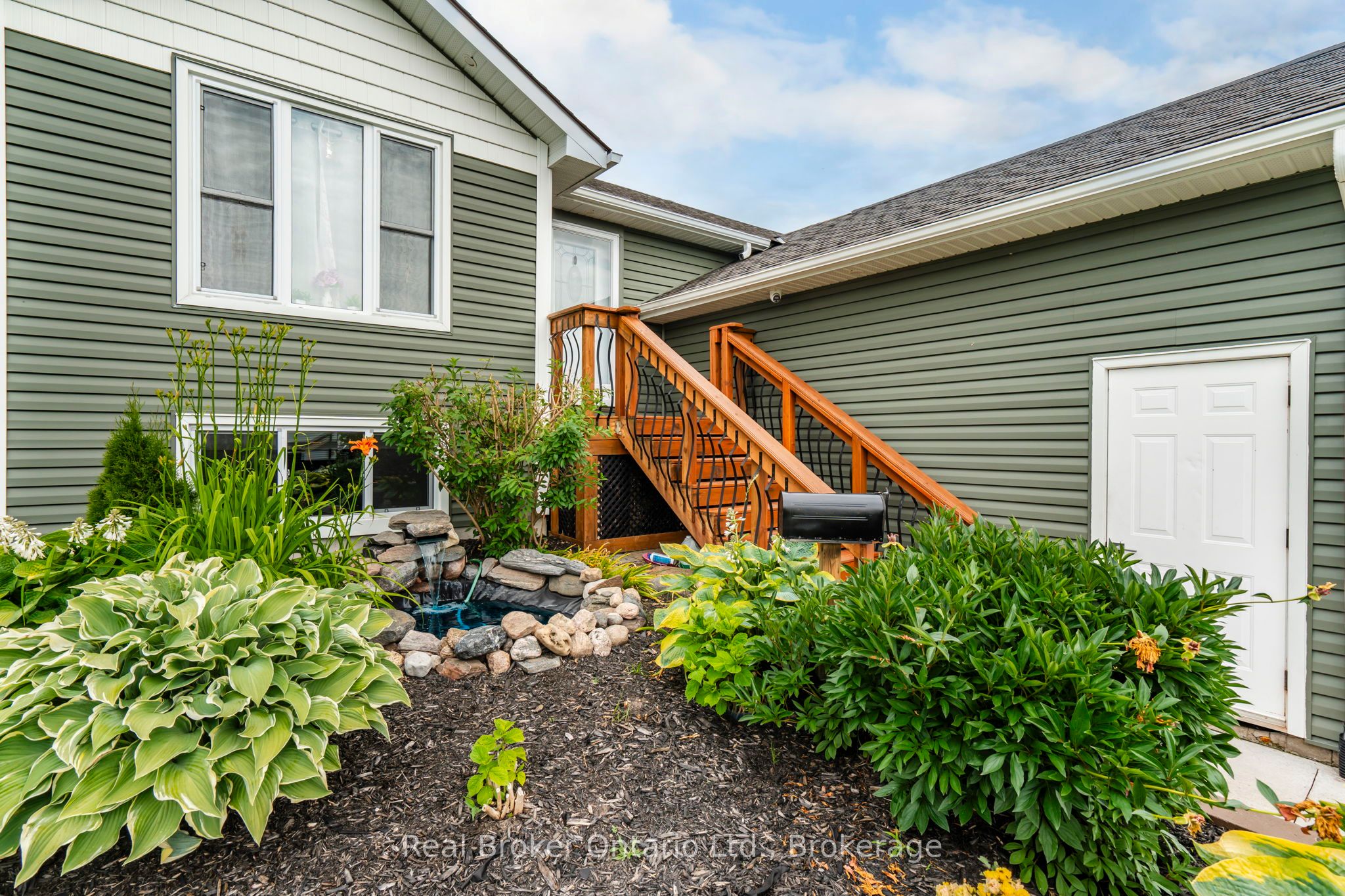44 Byrnes Crescent, Penetanguishene, ON L9M 1V9 photo 3