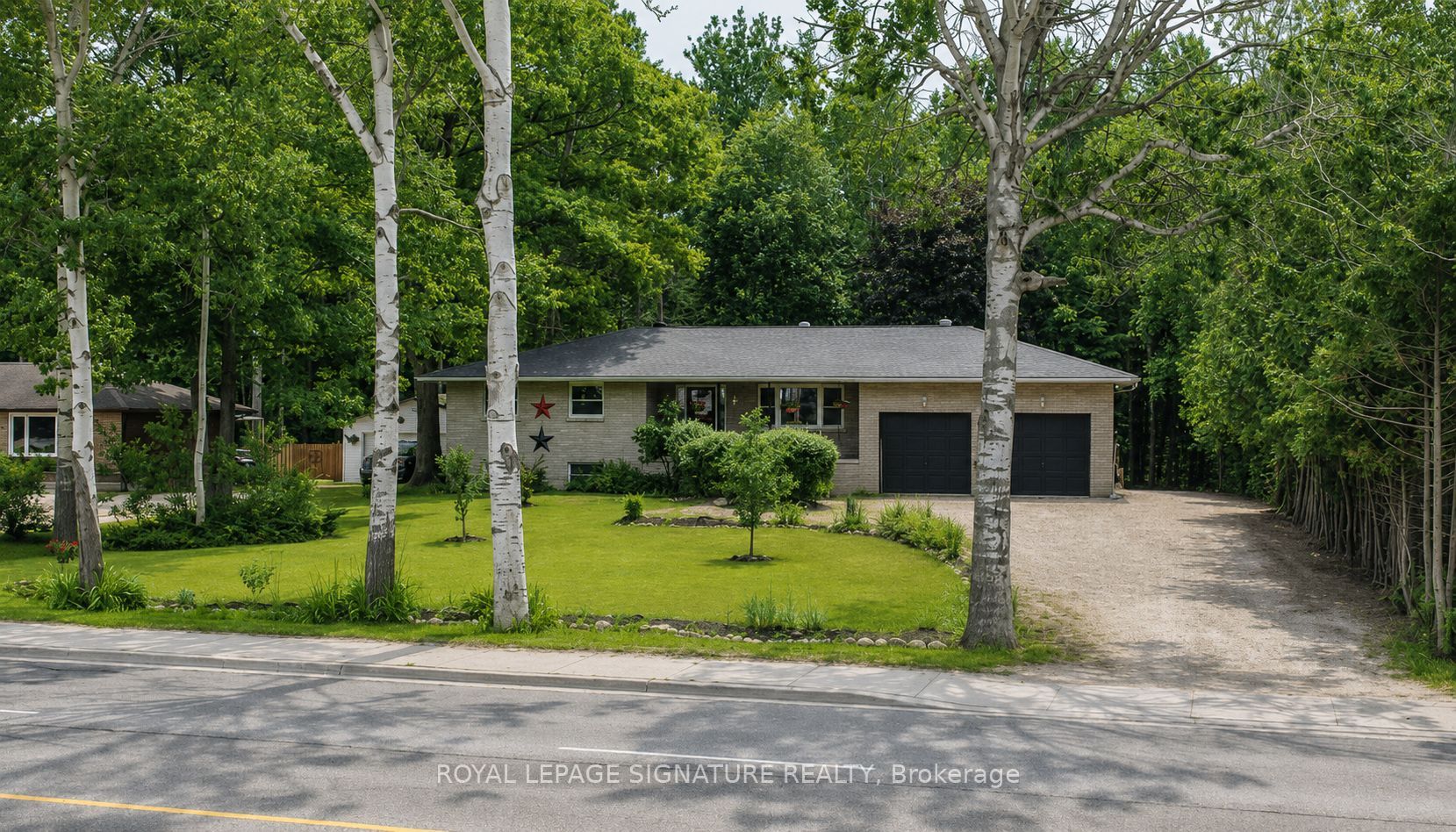 1729 Mosley Street, Wasaga Beach, ON L9Z 1Z8