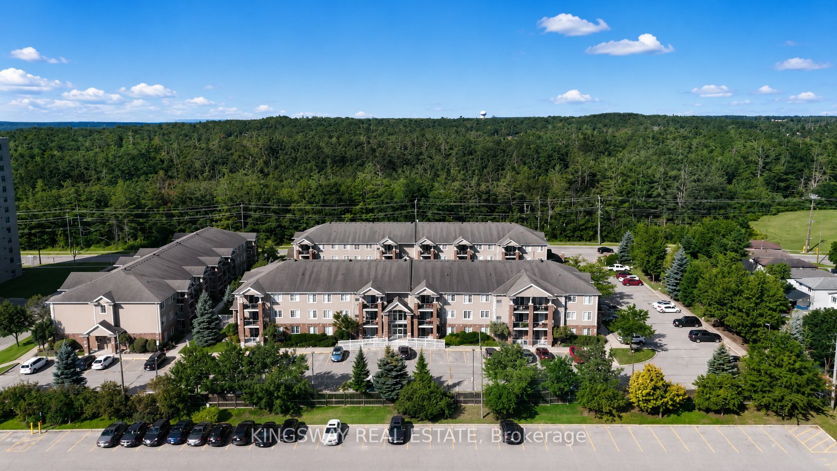 41 Coulter Street 19, Barrie, ON L4N 6L9