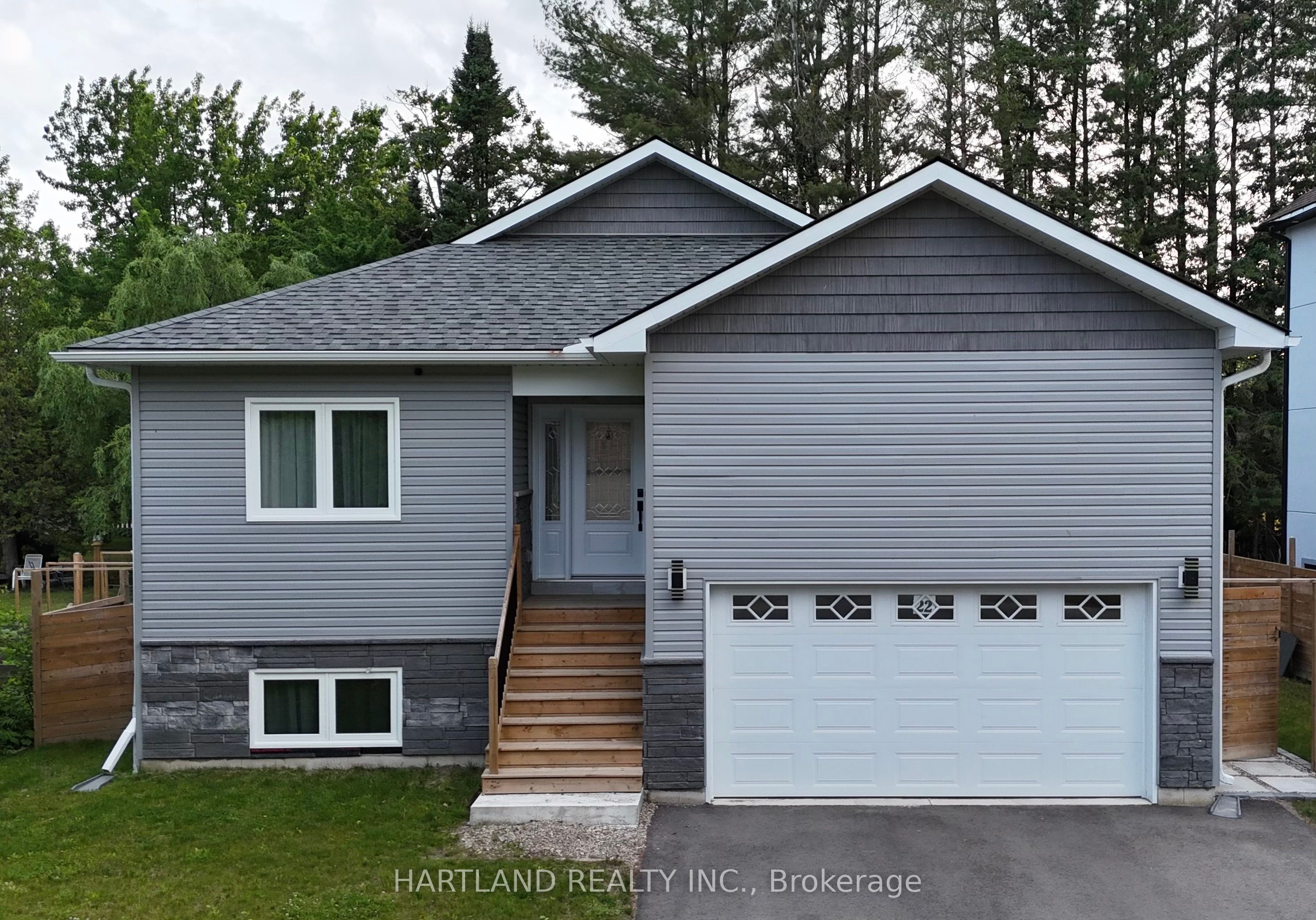 22 Berkely Street, Wasaga Beach, ON L9Z 2N6