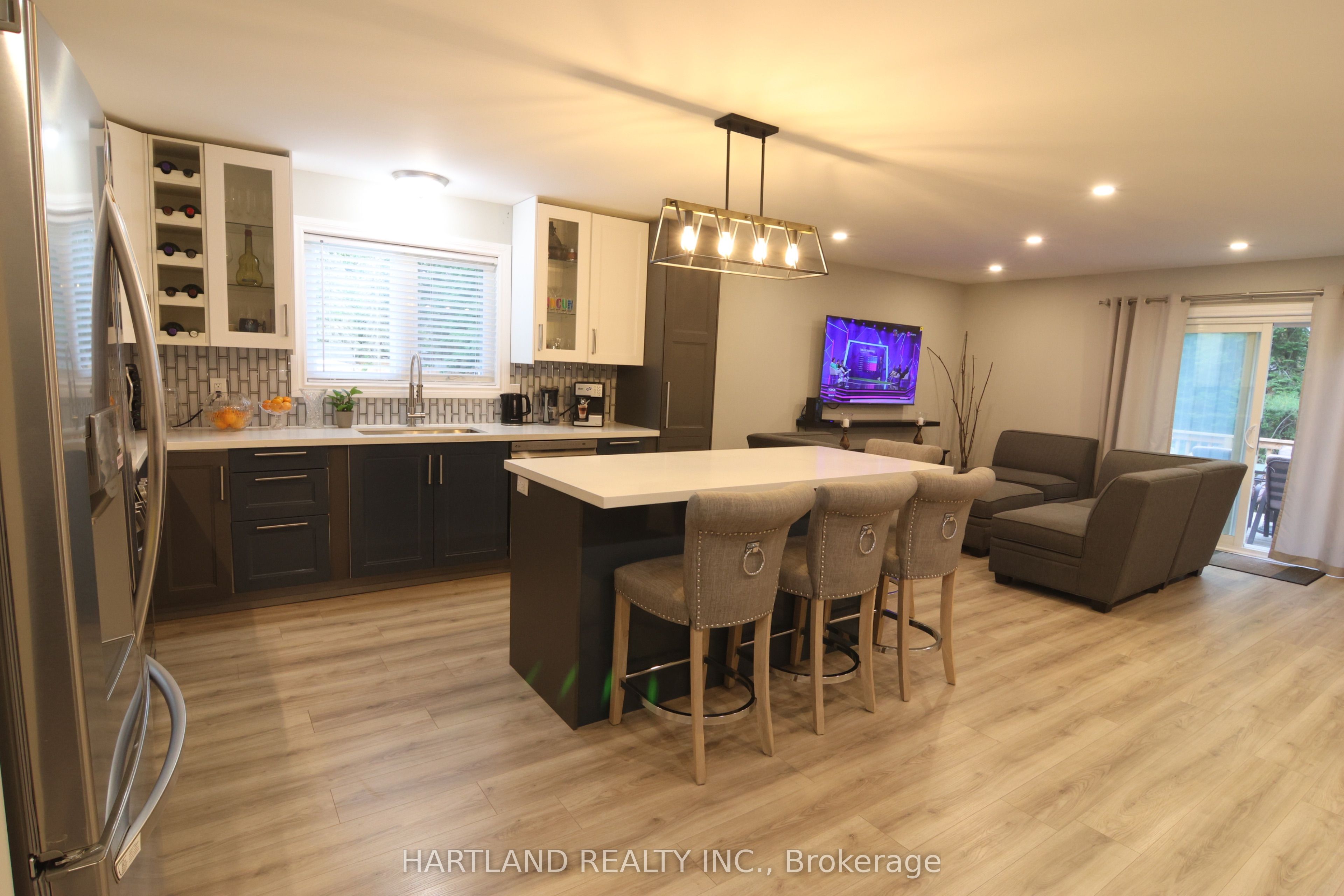 22 Berkely Street, Wasaga Beach, ON L9Z 2N6 photo 3