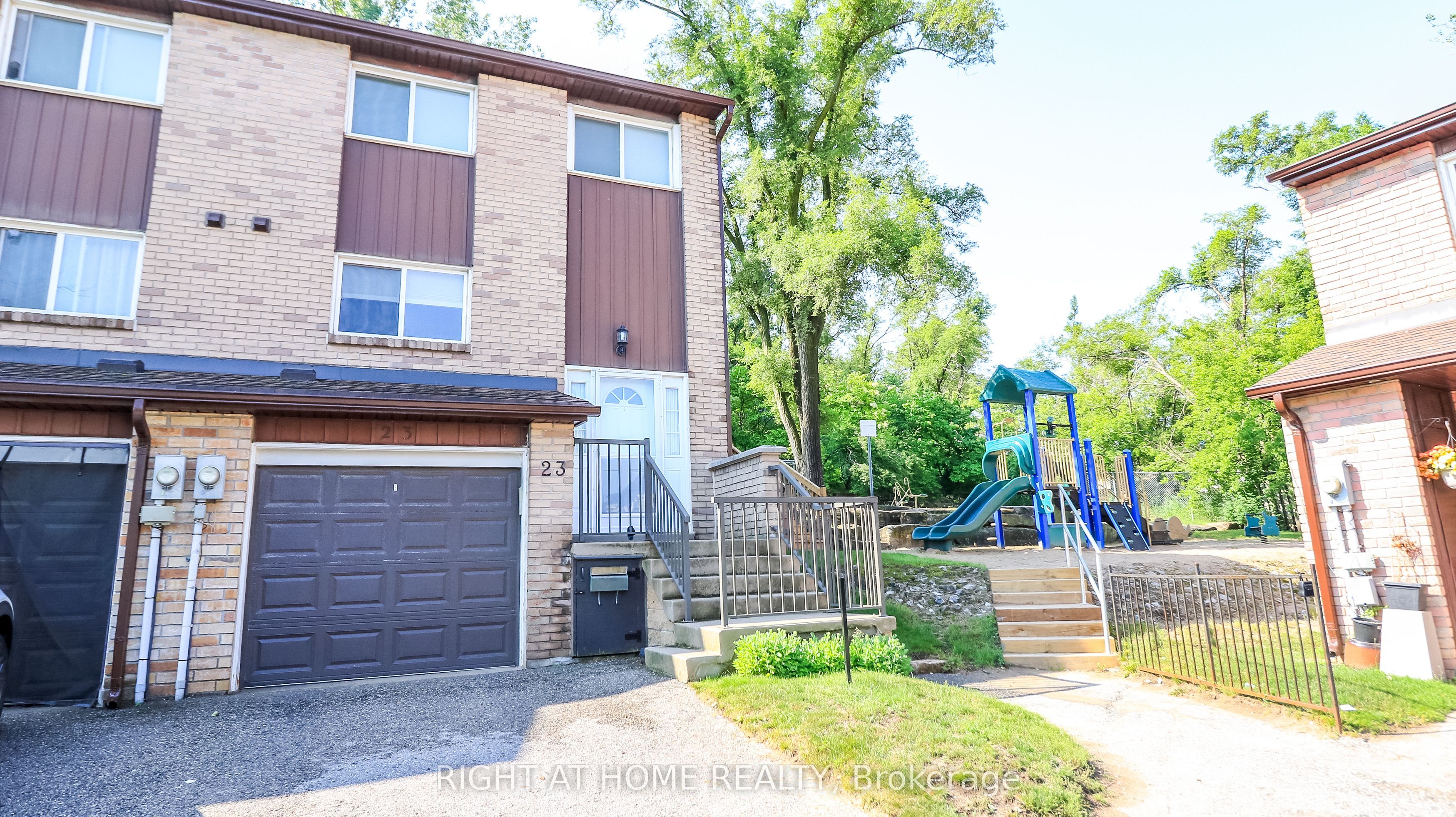 52 Adelaide Street 23, Barrie, ON L4N 3T5