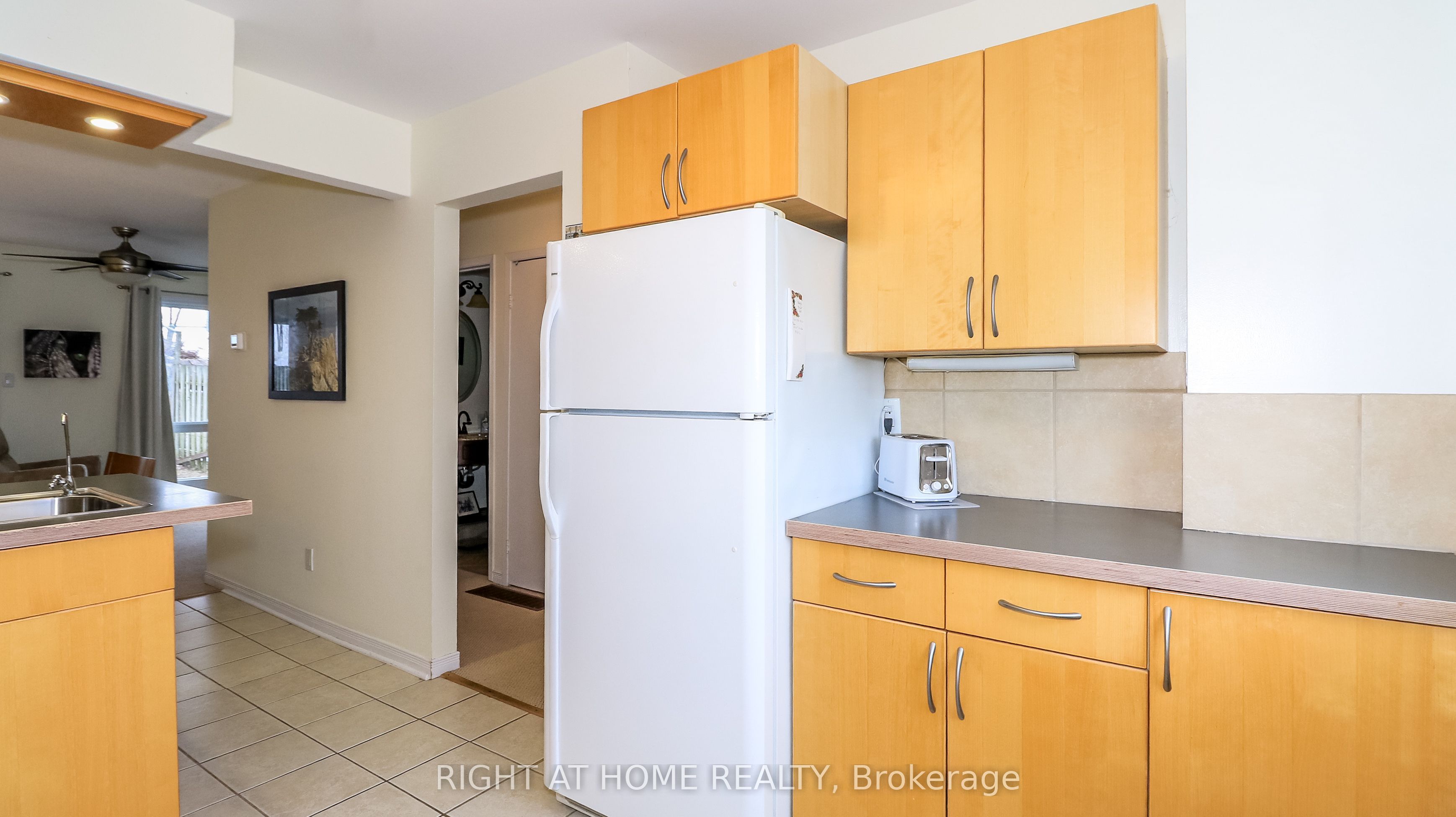 52 Adelaide Street 23, Barrie, ON L4N 3T5 photo 4