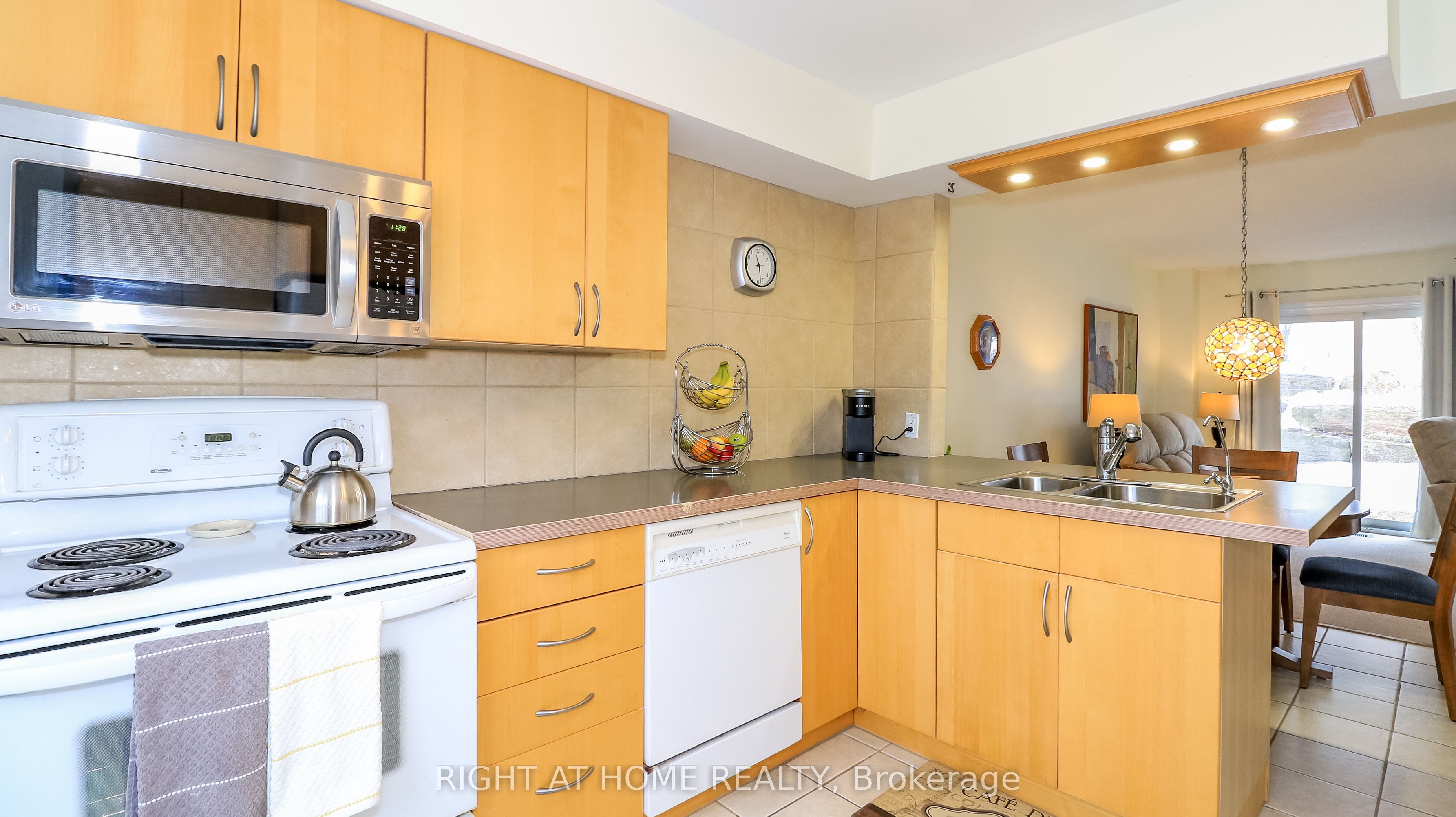 52 Adelaide Street 23, Barrie, ON L4N 3T5 photo 5