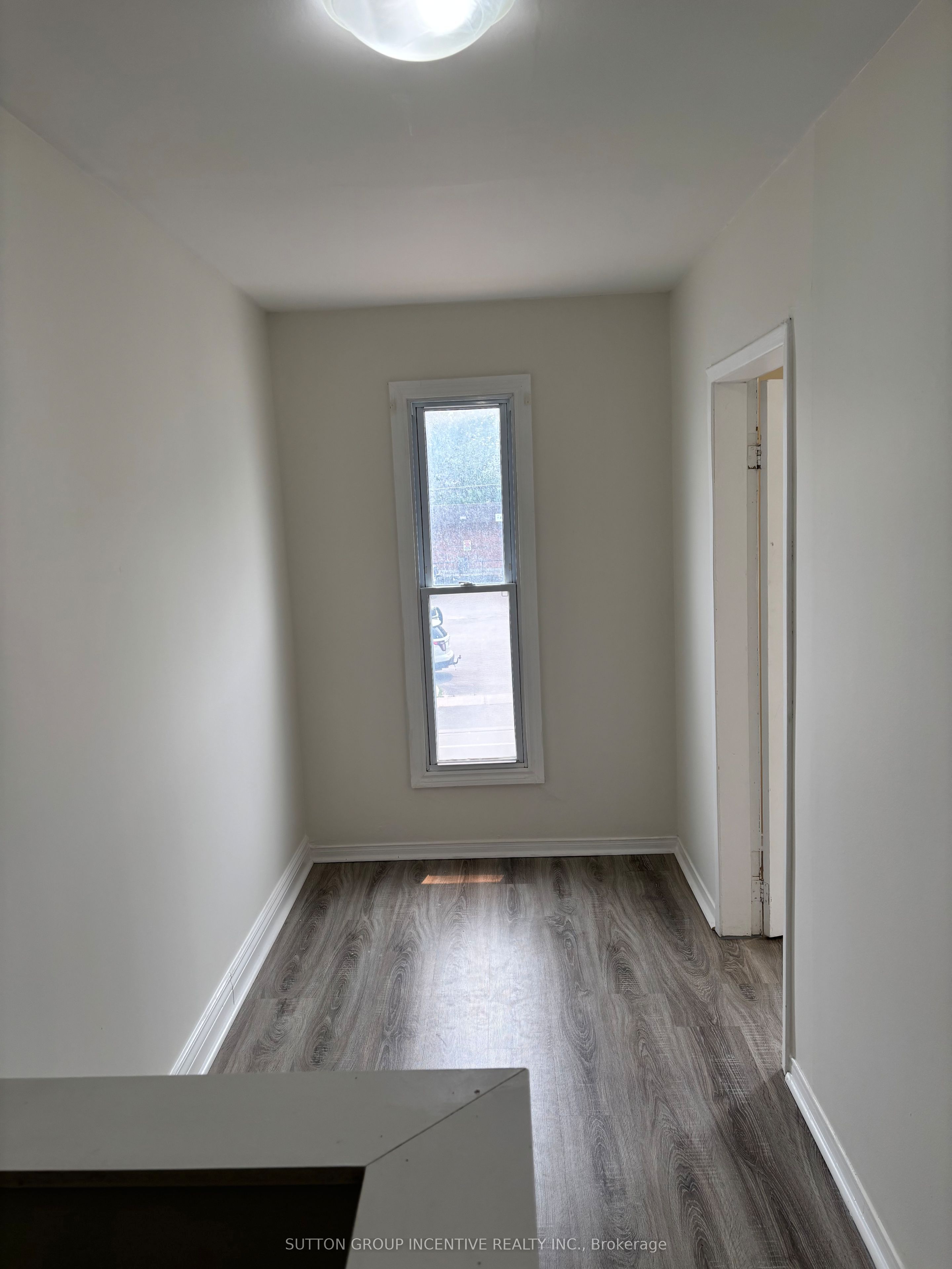 46 Tiffin Street, Barrie, ON L4N 2M7 photo 3