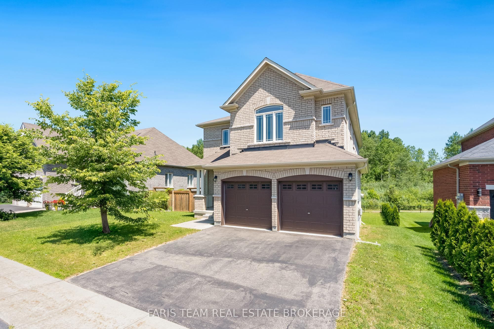33 Pearl Street, Wasaga Beach, ON L9Z 0G9