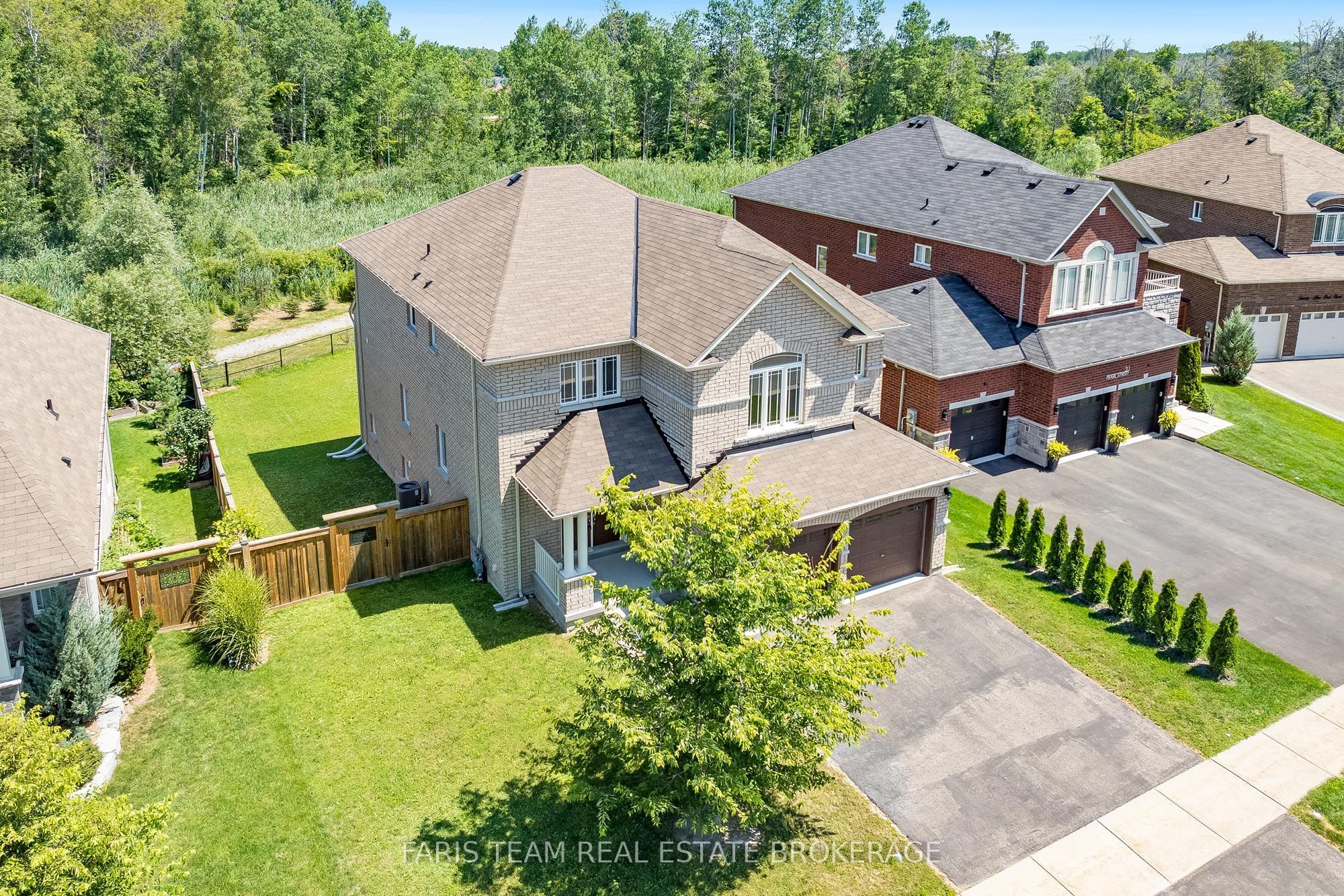 33 Pearl Street, Wasaga Beach, ON L9Z 0G9 photo 2