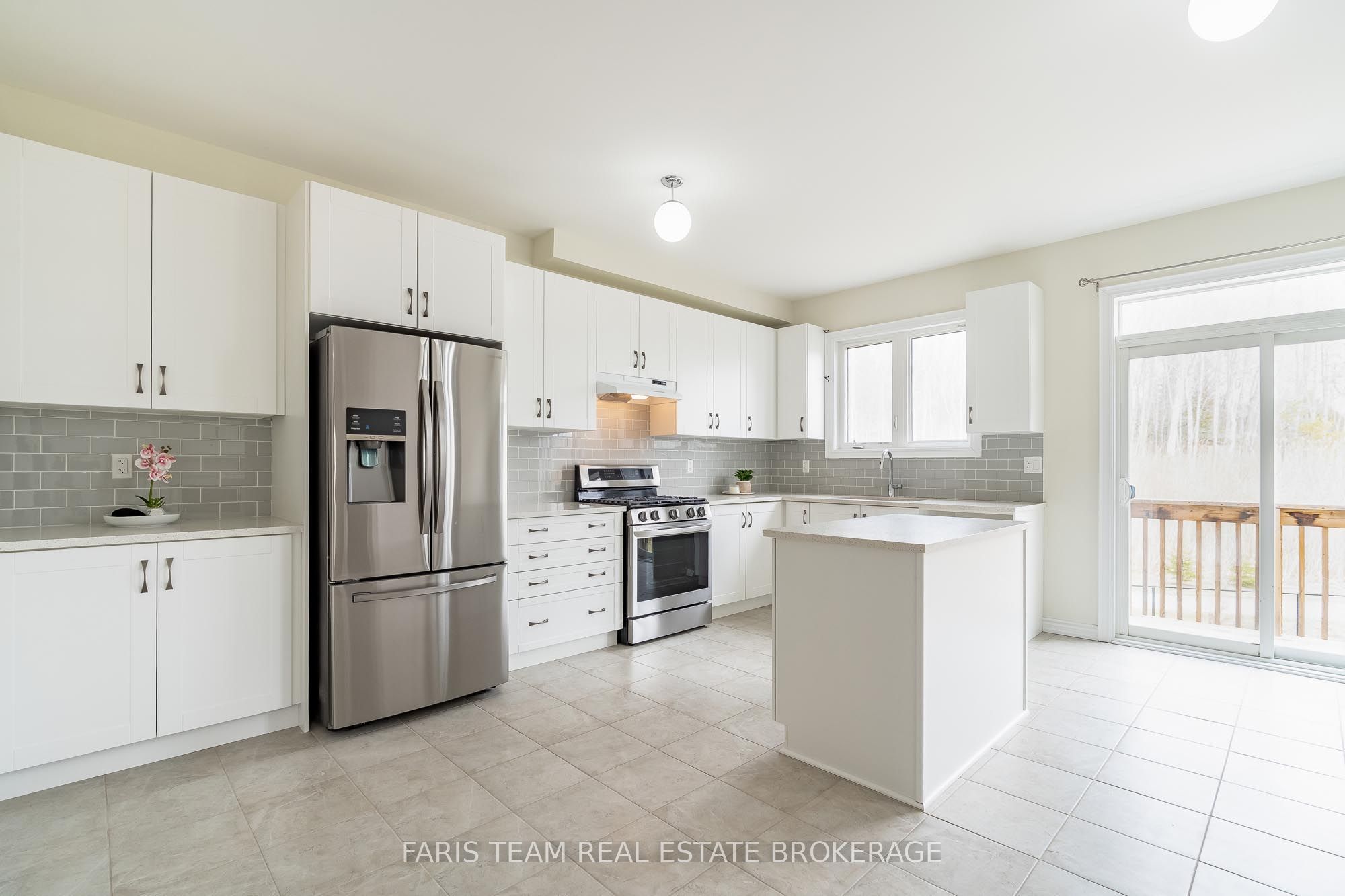 33 Pearl Street, Wasaga Beach, ON L9Z 0G9 photo 5