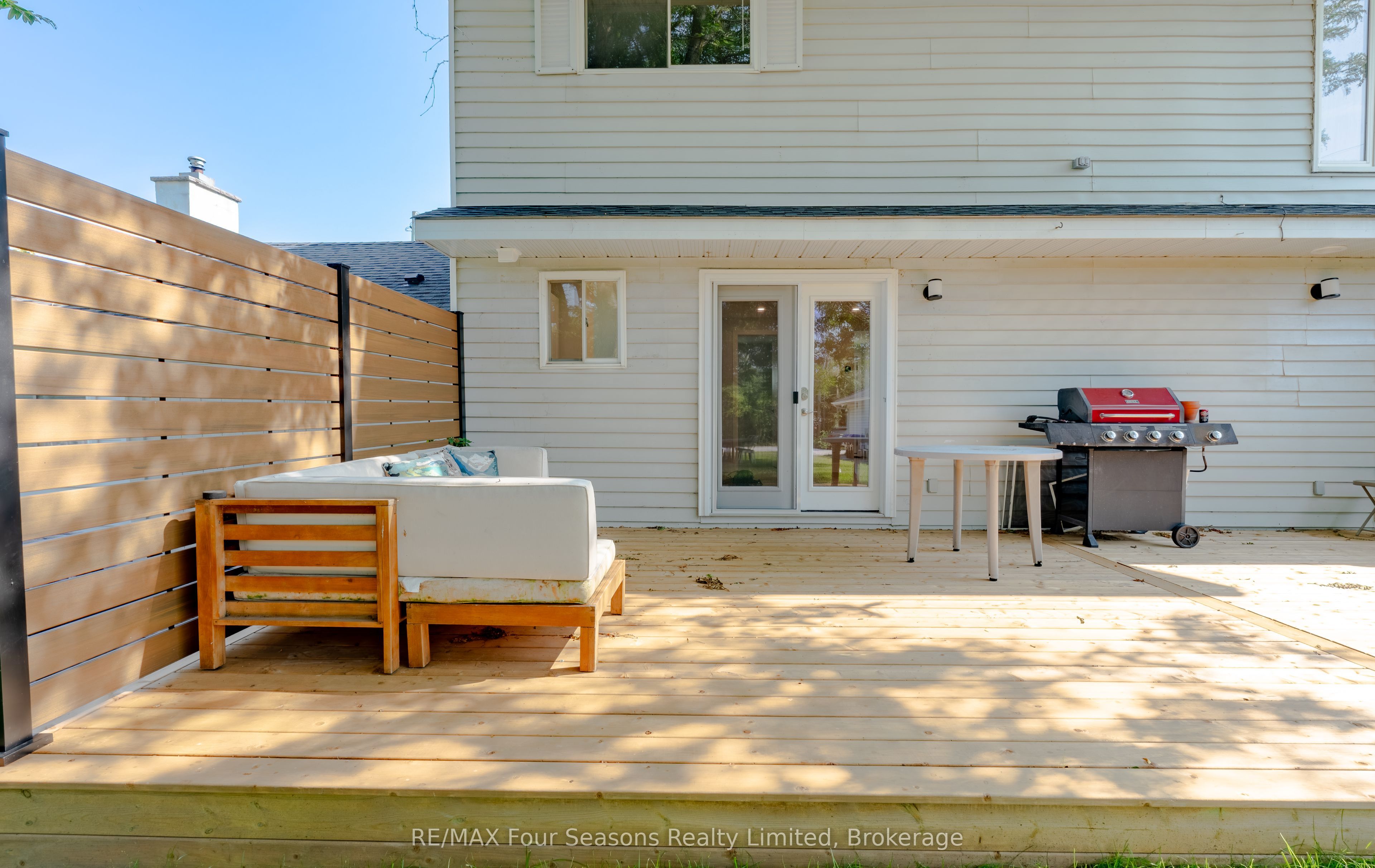 9811 Beachwood Road, Collingwood, ON L9Y 5P1