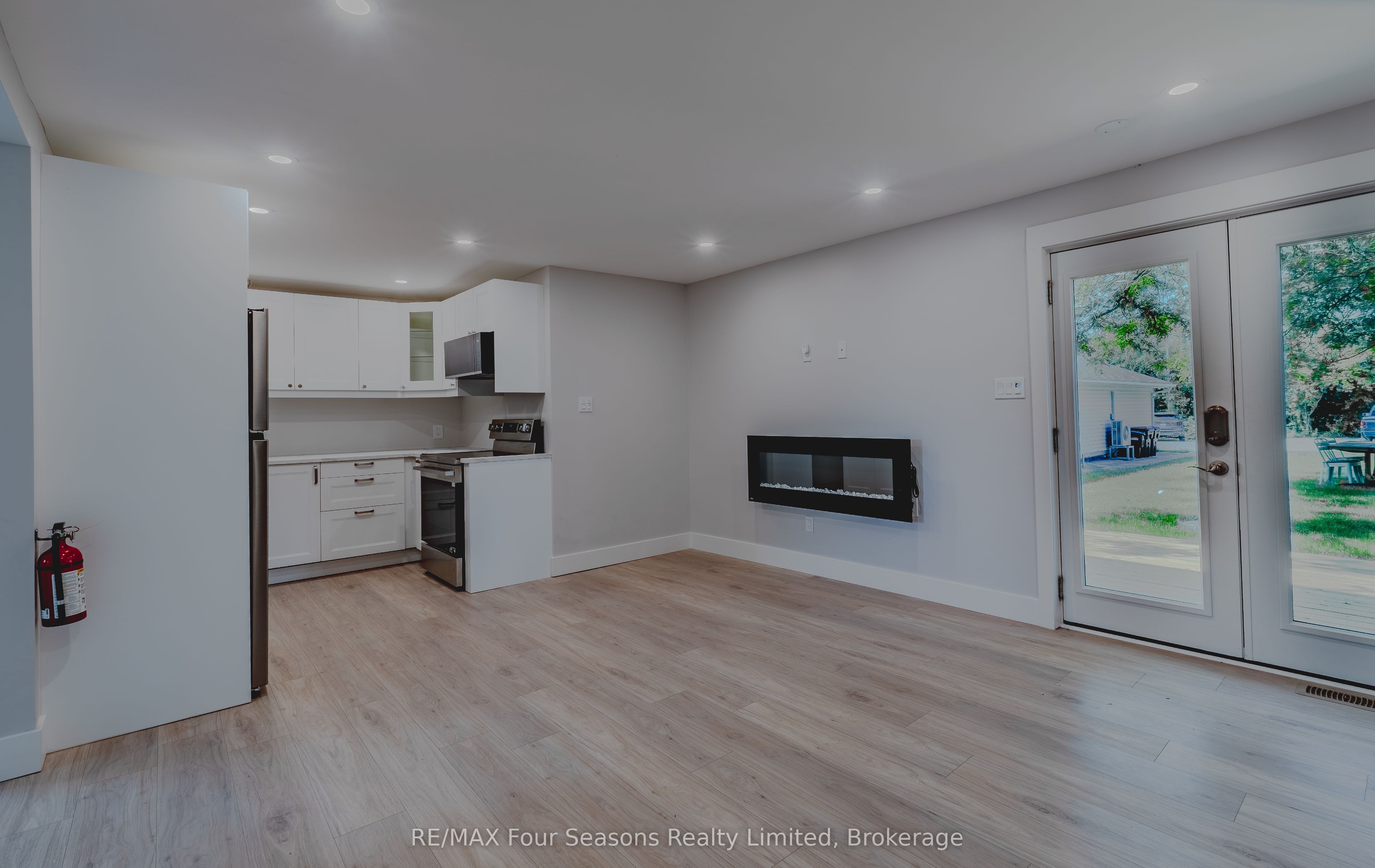 9811 Beachwood Road, Collingwood, ON L9Y 5P1 photo 3