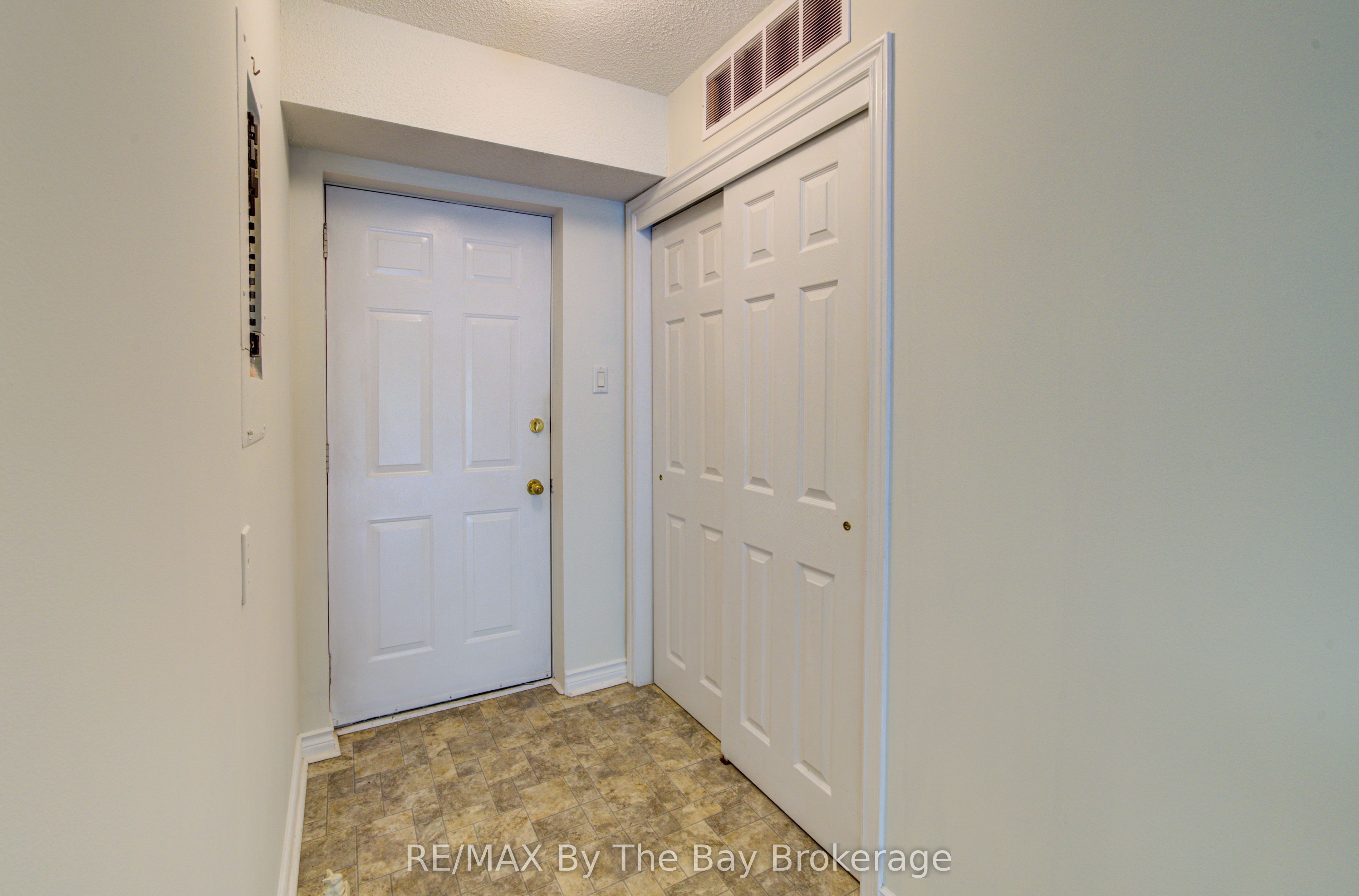 30 Mulligan Lane 8, Wasaga Beach, ON L9Z 1C4 photo 4