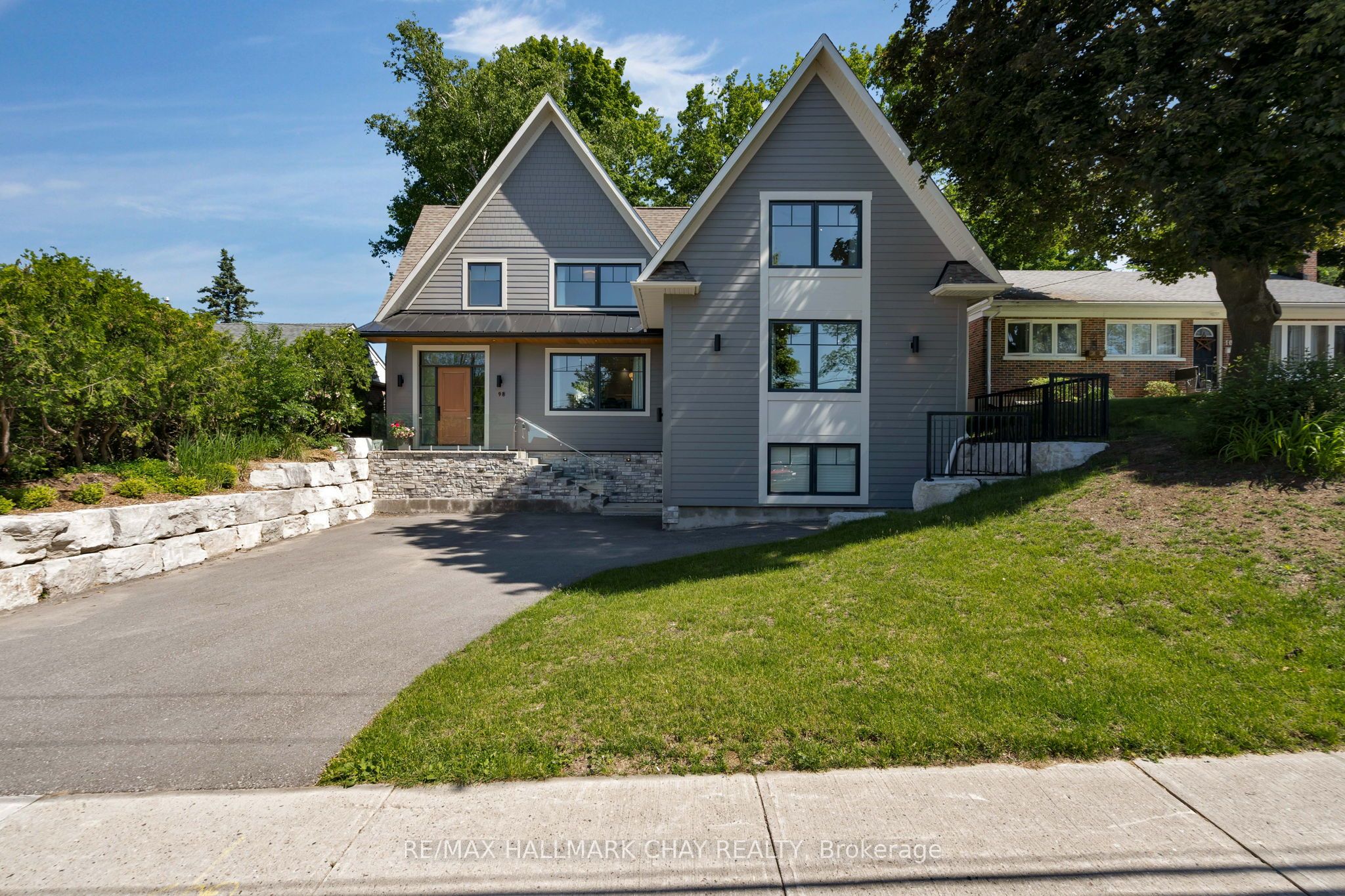 98 Shanty Bay Road, Barrie, ON L4M 1E2 photo 2