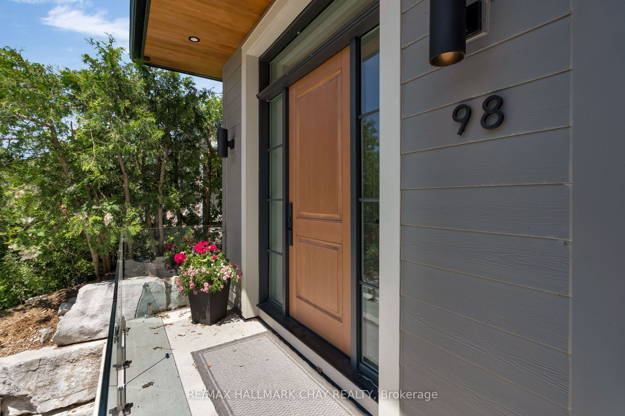 98 Shanty Bay Road, Barrie, ON L4M 1E2 photo 3