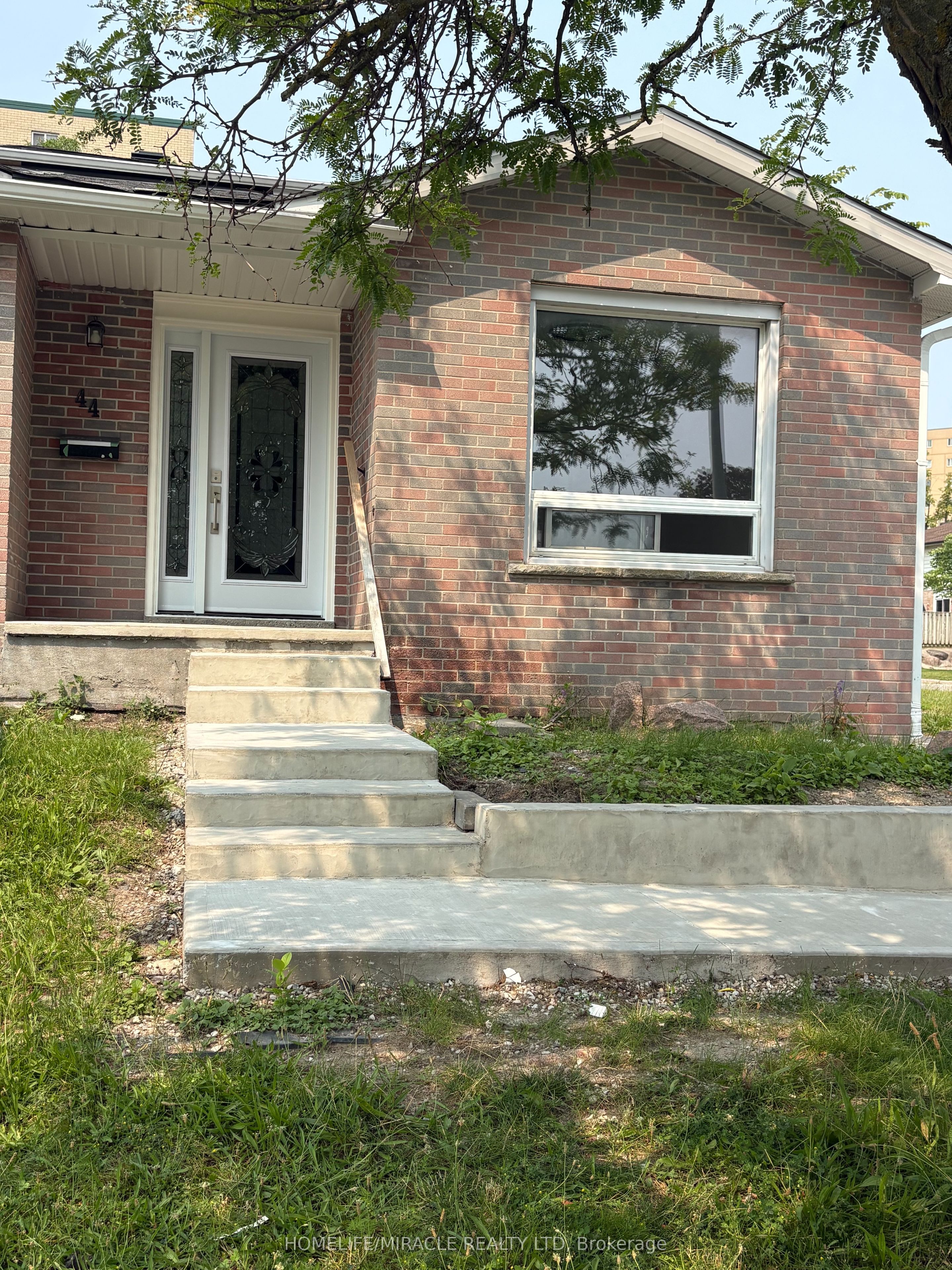 44 Sylvia Street, Barrie, ON L4M 5J4