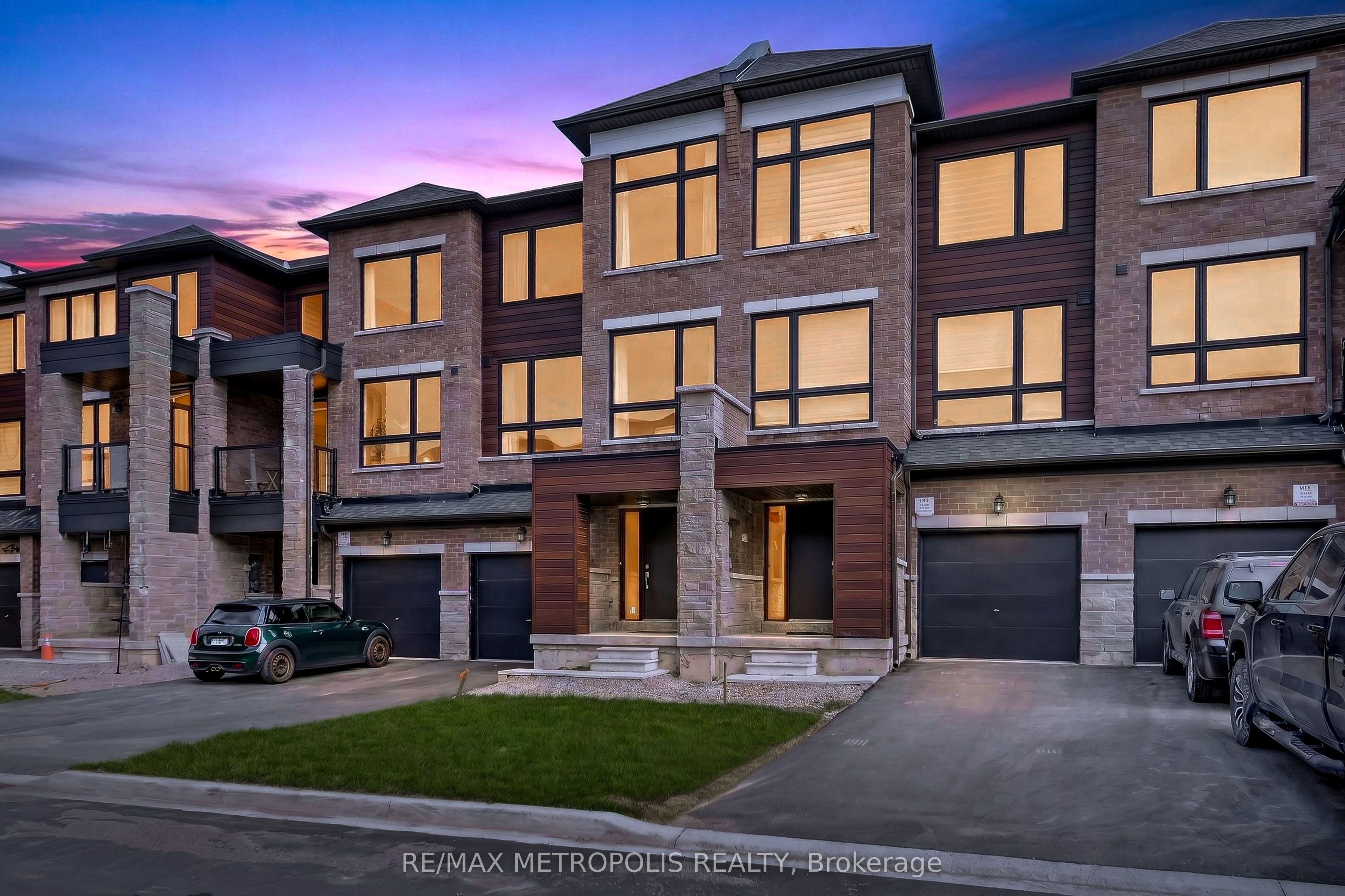 132 Blue Forest Crescent, Barrie, ON L4M 7J6
