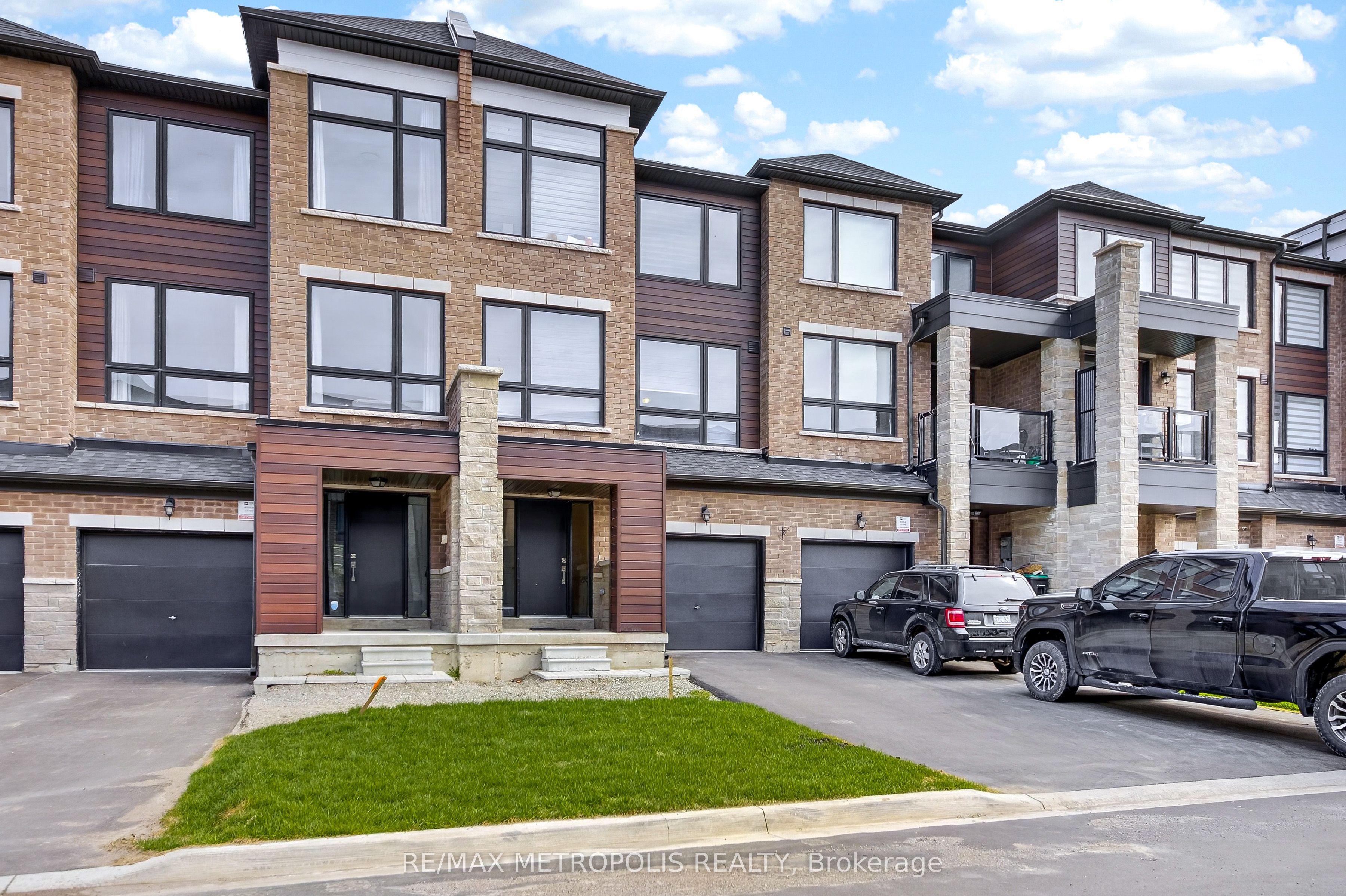 132 Blue Forest Crescent, Barrie, ON L4M 7J6 photo 2