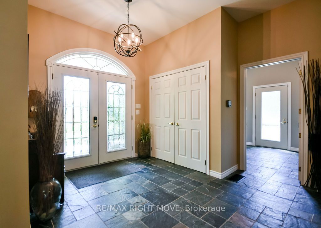 2636 Westshore Crescent, Severn, ON L3V 0V8 photo 2