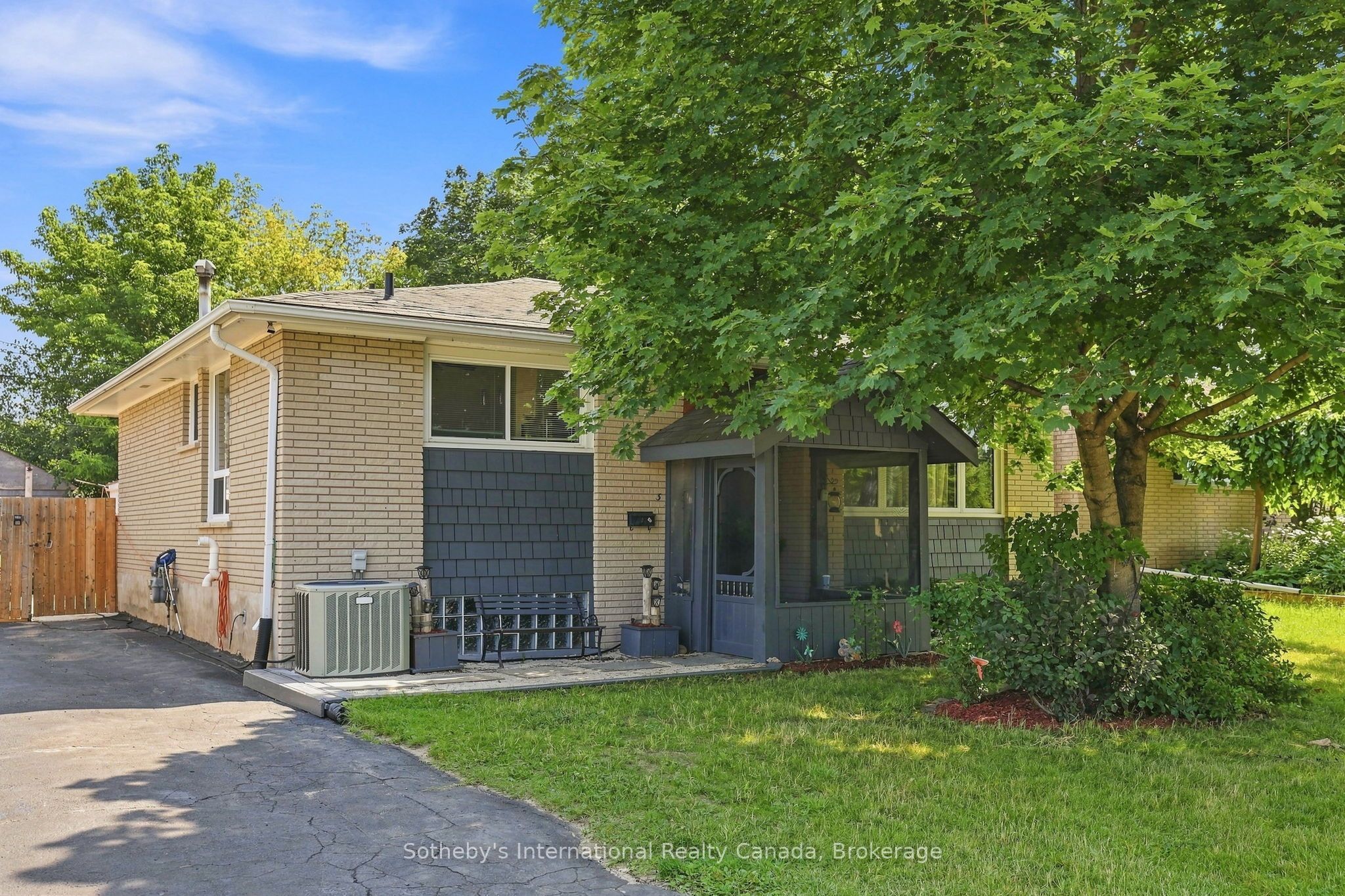 3 DICKSON Road, Collingwood, ON L9Y 2X2