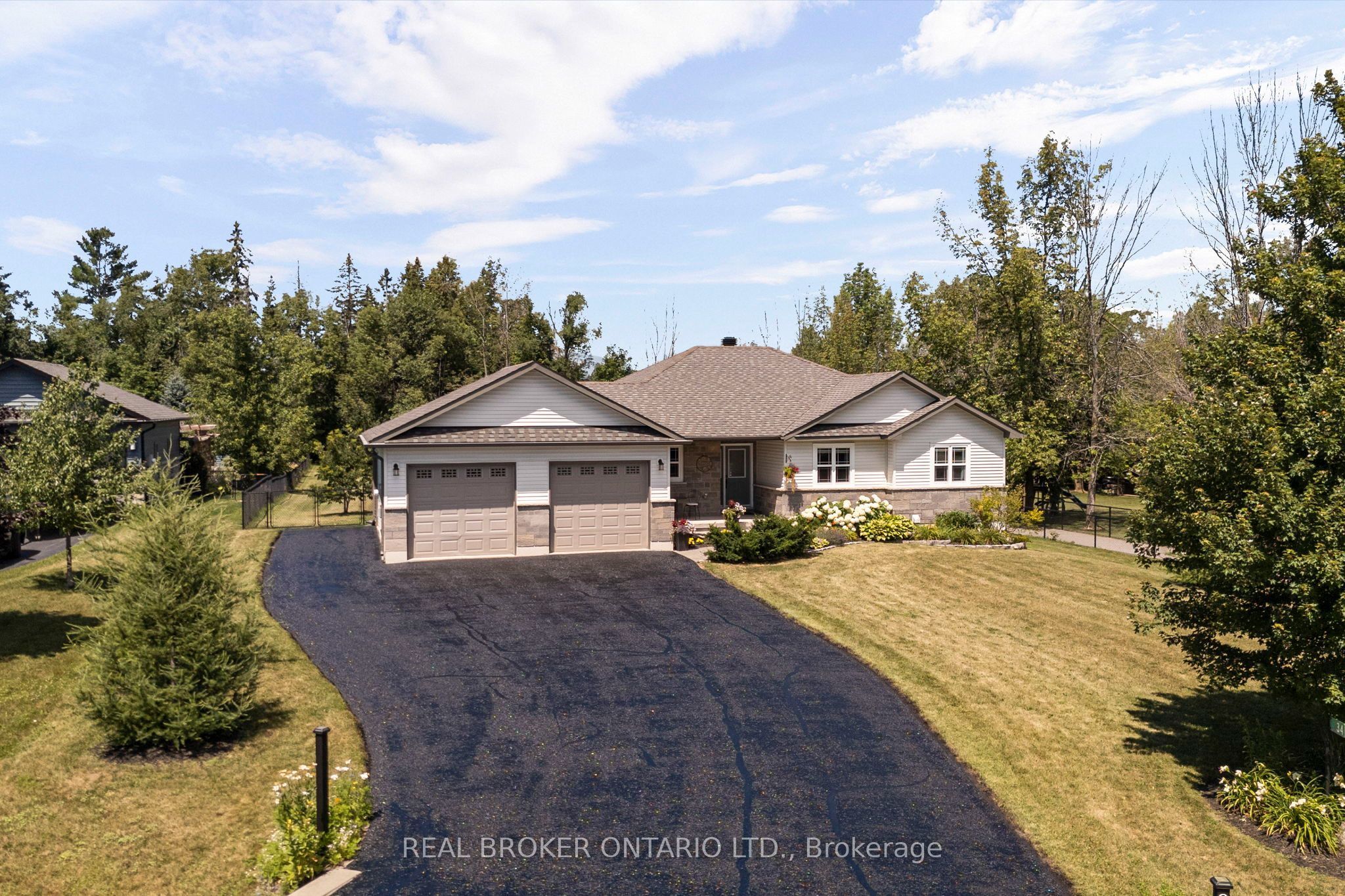 34 Merrington Avenue, Oro-Medonte, ON L3V 0R5