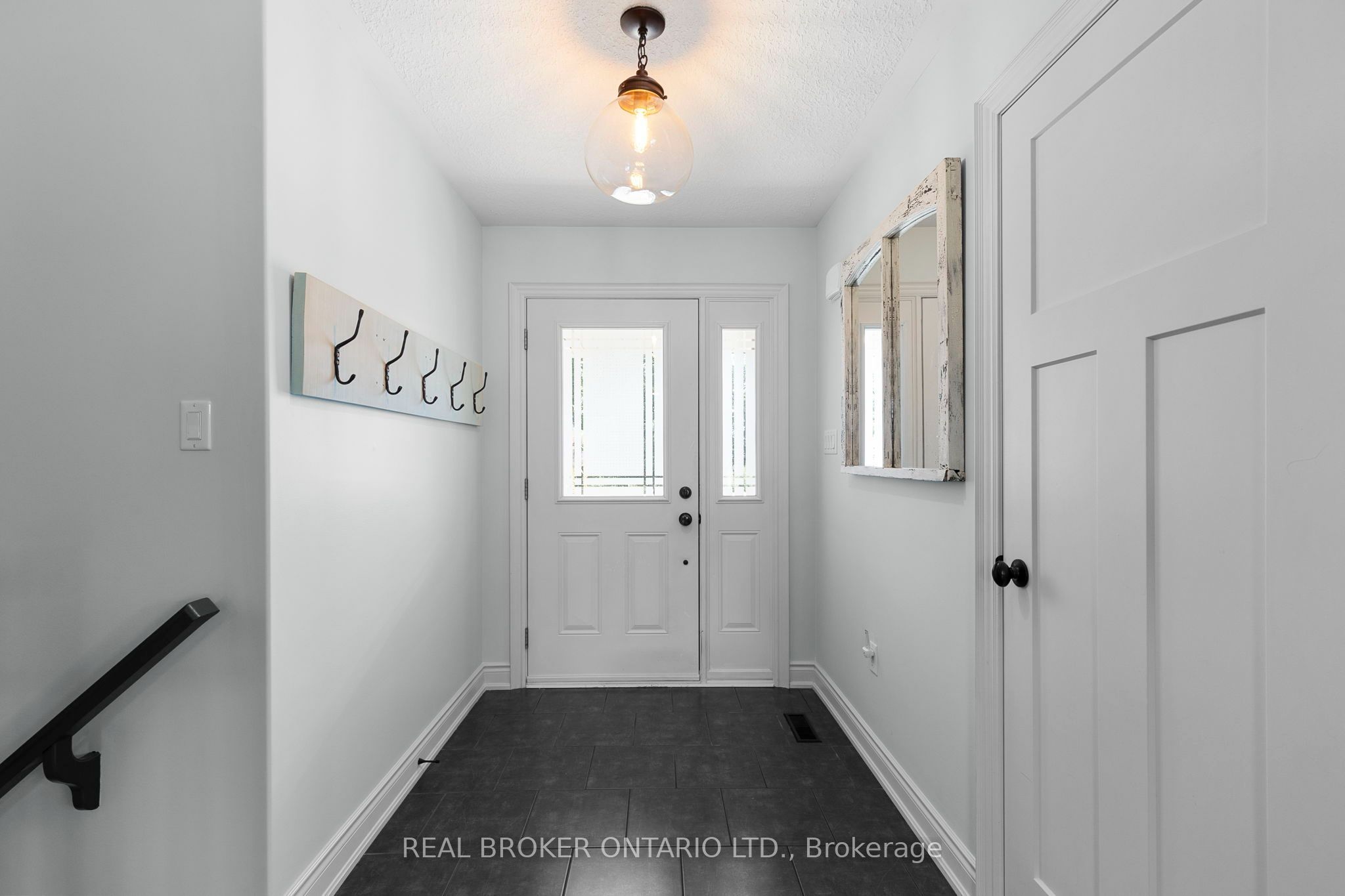 34 Merrington Avenue, Oro-Medonte, ON L3V 0R5 photo 2