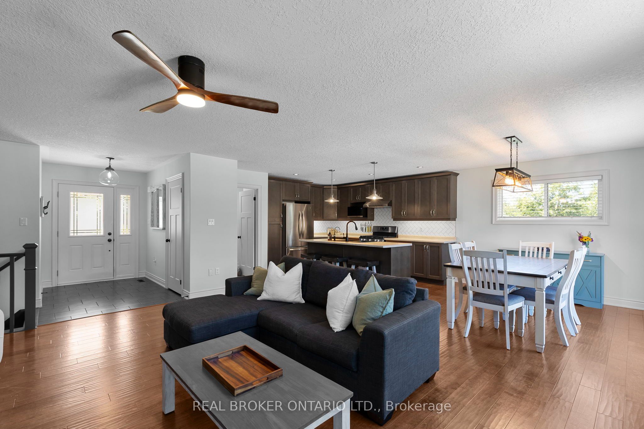 34 Merrington Avenue, Oro-Medonte, ON L3V 0R5 photo 5