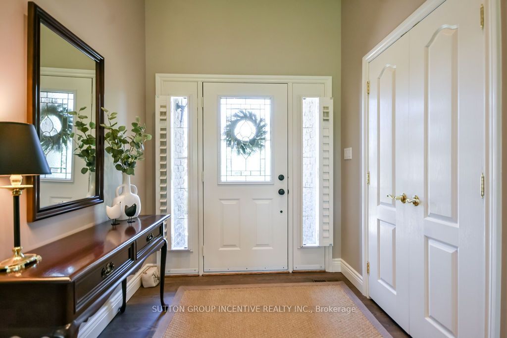 18 Bridle Path, Oro-Medonte, ON L0L 2L0 photo 2