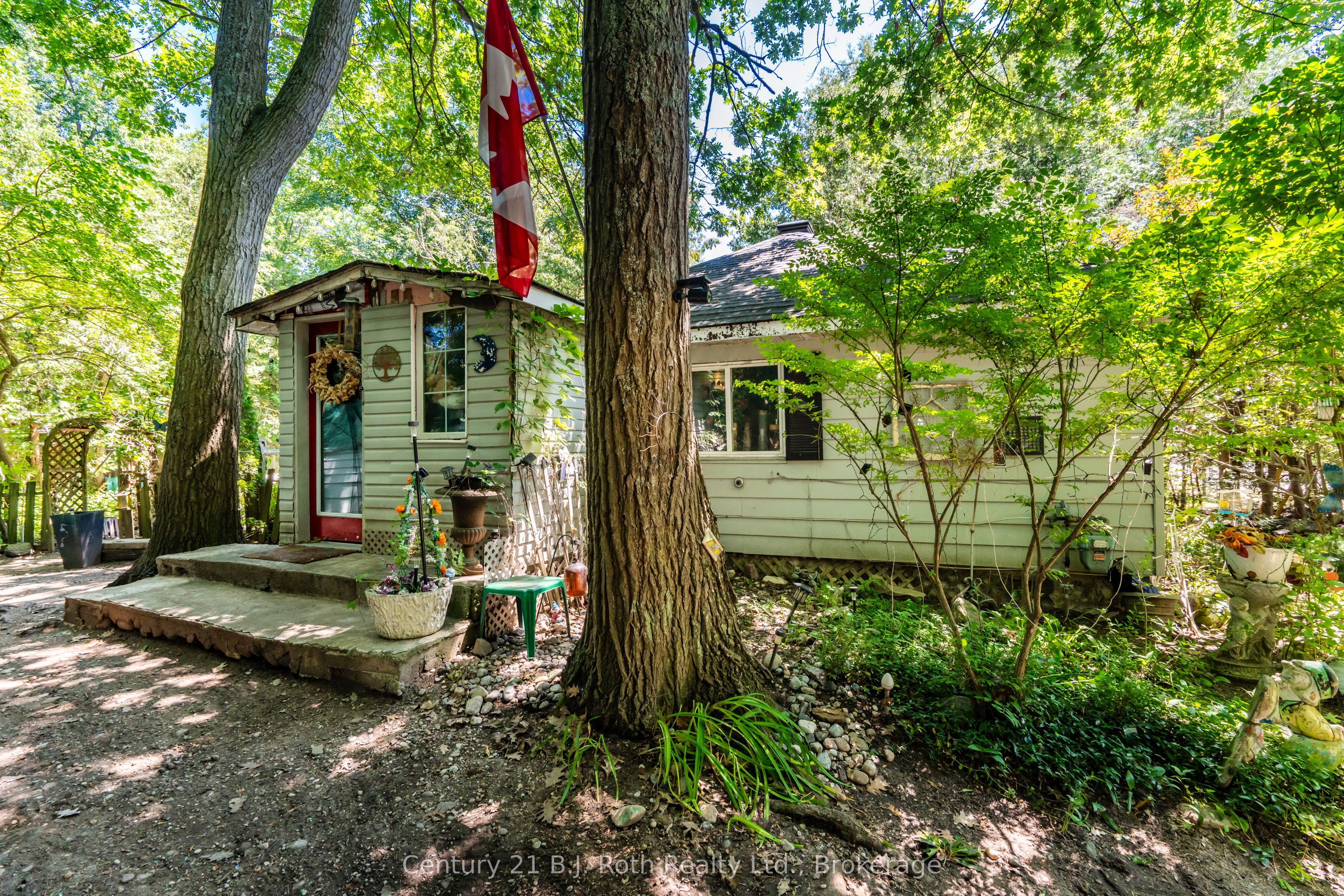307 Tiny Beaches Road W, Tiny, ON L0L 2J0 photo 2