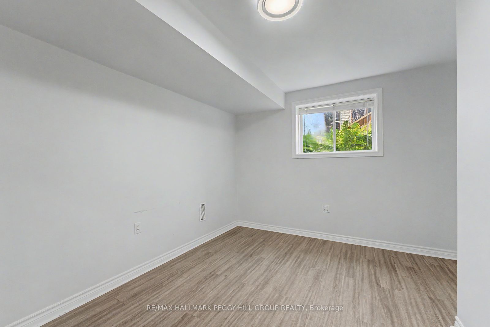 148 Livingstone Street E Lower, Barrie, ON L4M 6Y7 photo 3