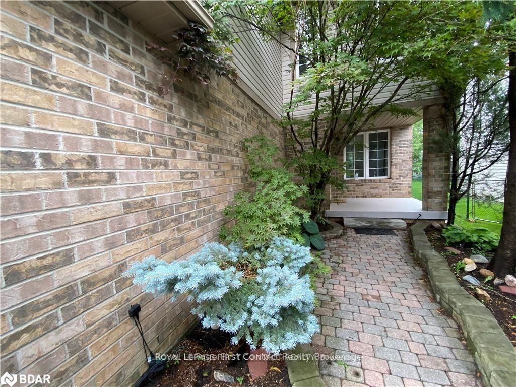 41 COPEMAN Crescent, Barrie, ON L4N 8B5 photo 3