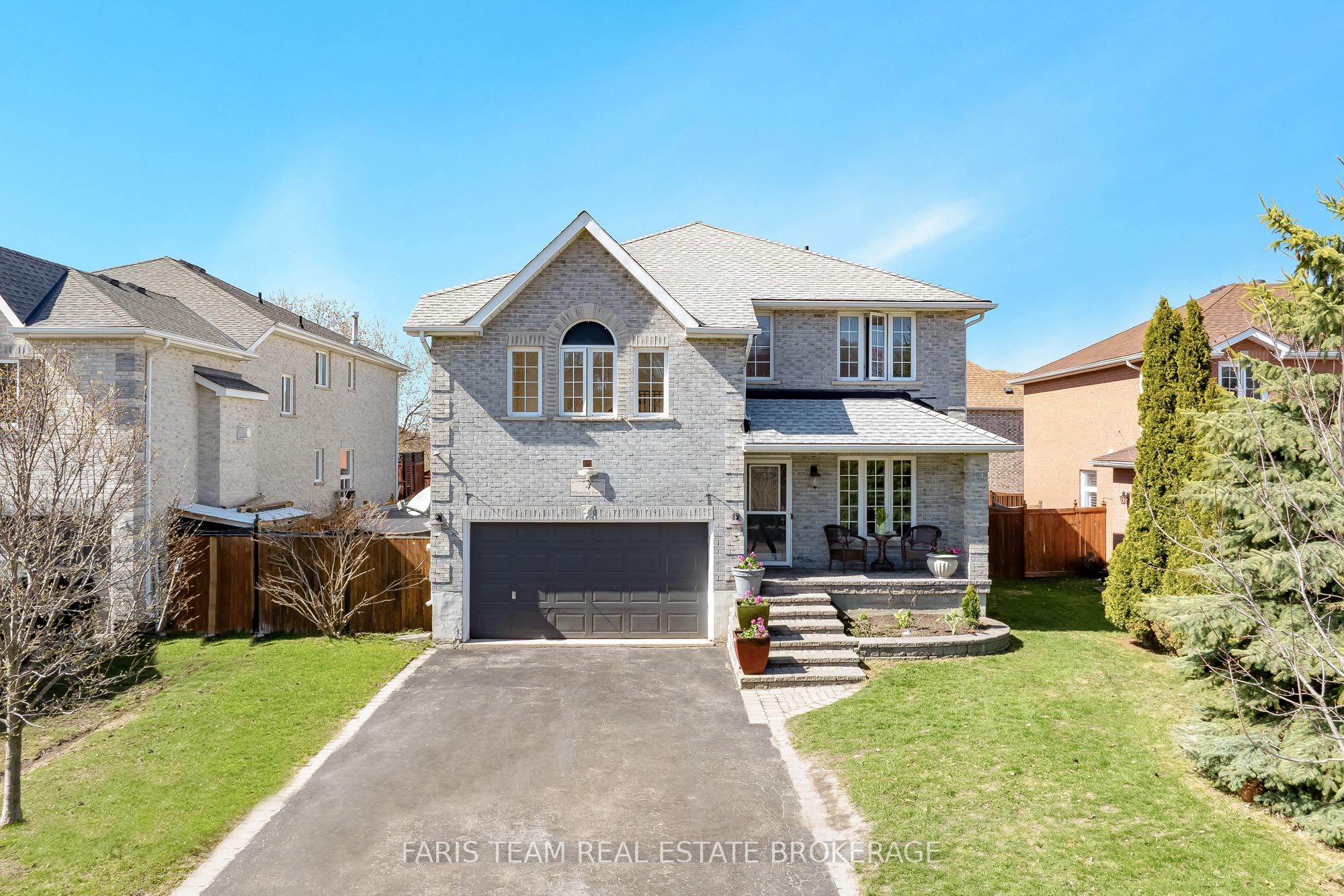 4 Whispering Pine Place, Barrie, ON L4N 9R9