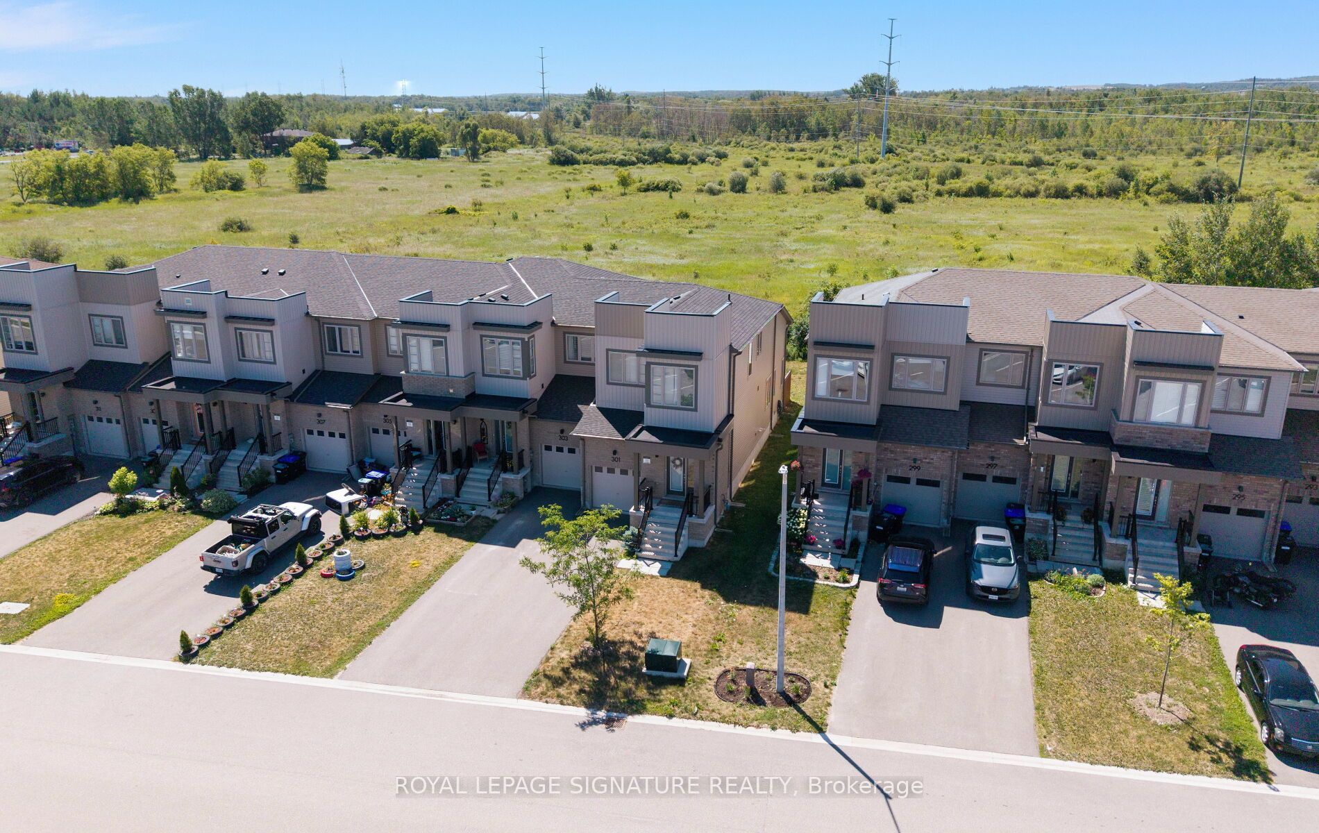 301 Atkinson Street, Clearview, ON L0M 1S0 photo 2