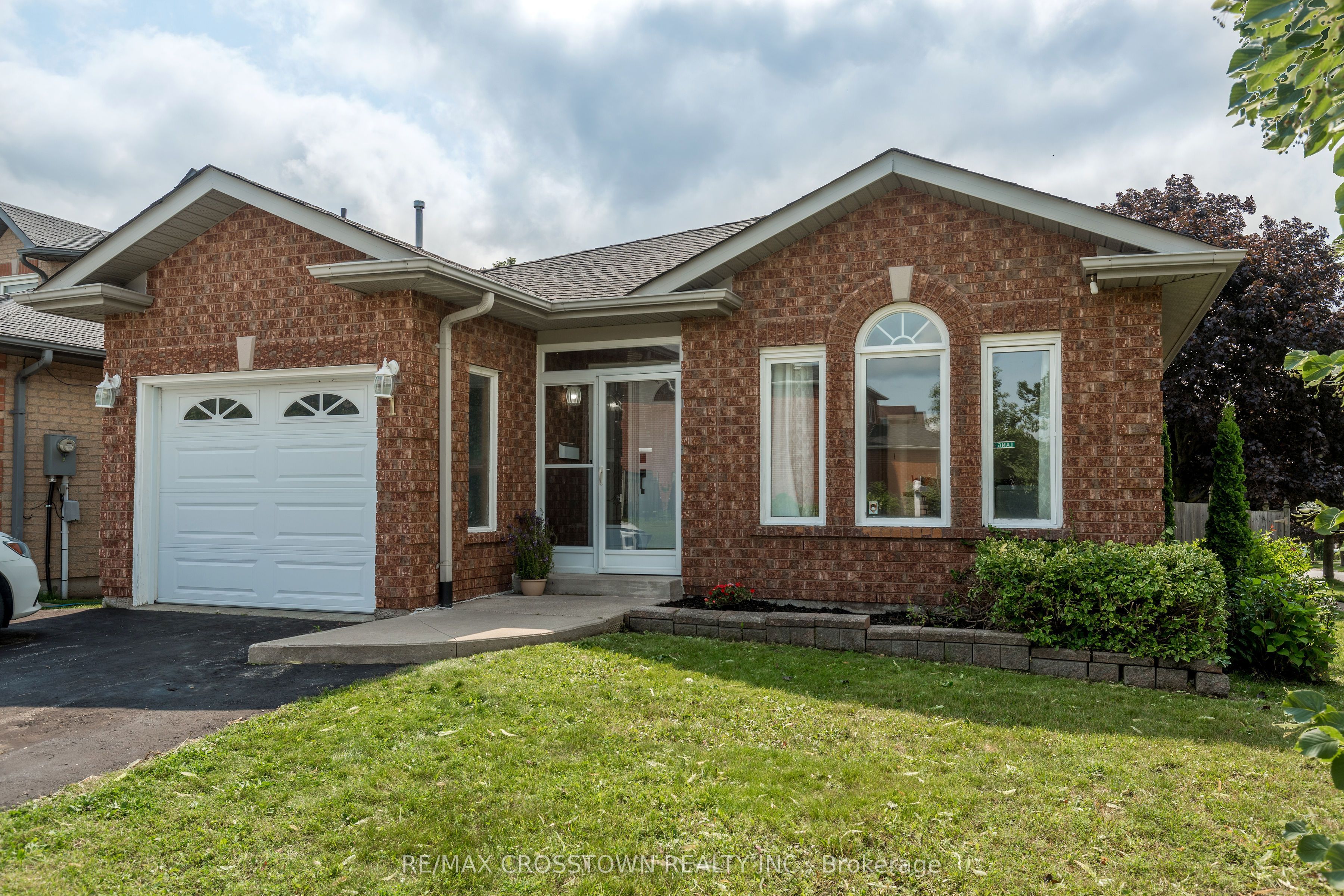 1 Lang Drive, Barrie, ON L4N 7X9