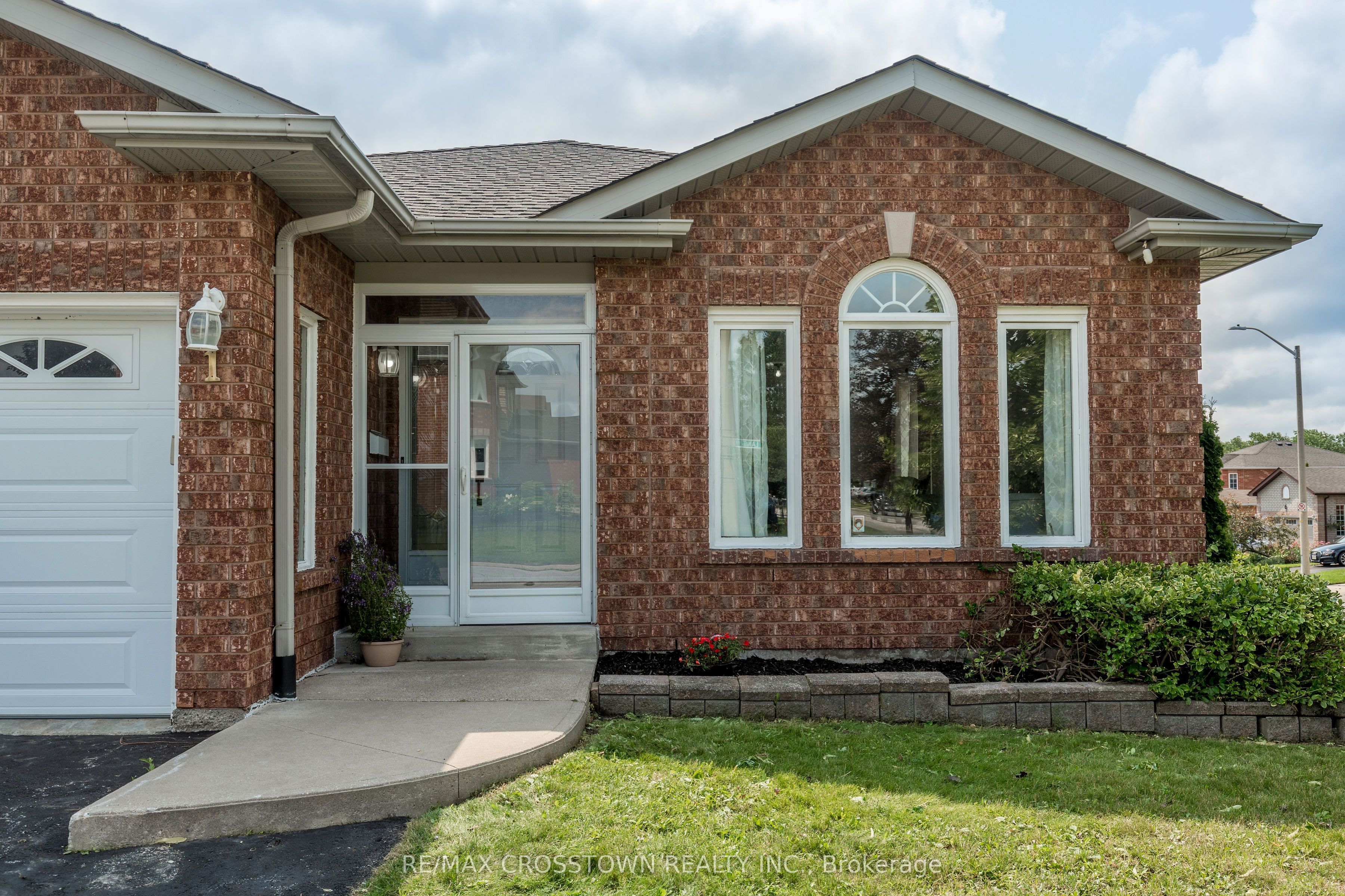 1 Lang Drive, Barrie, ON L4N 7X9 photo 4