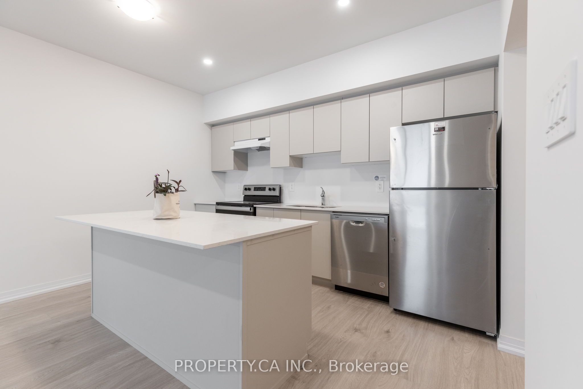 15 Kneeshaw Drive 205, Barrie, ON L9J 0J8 photo 5