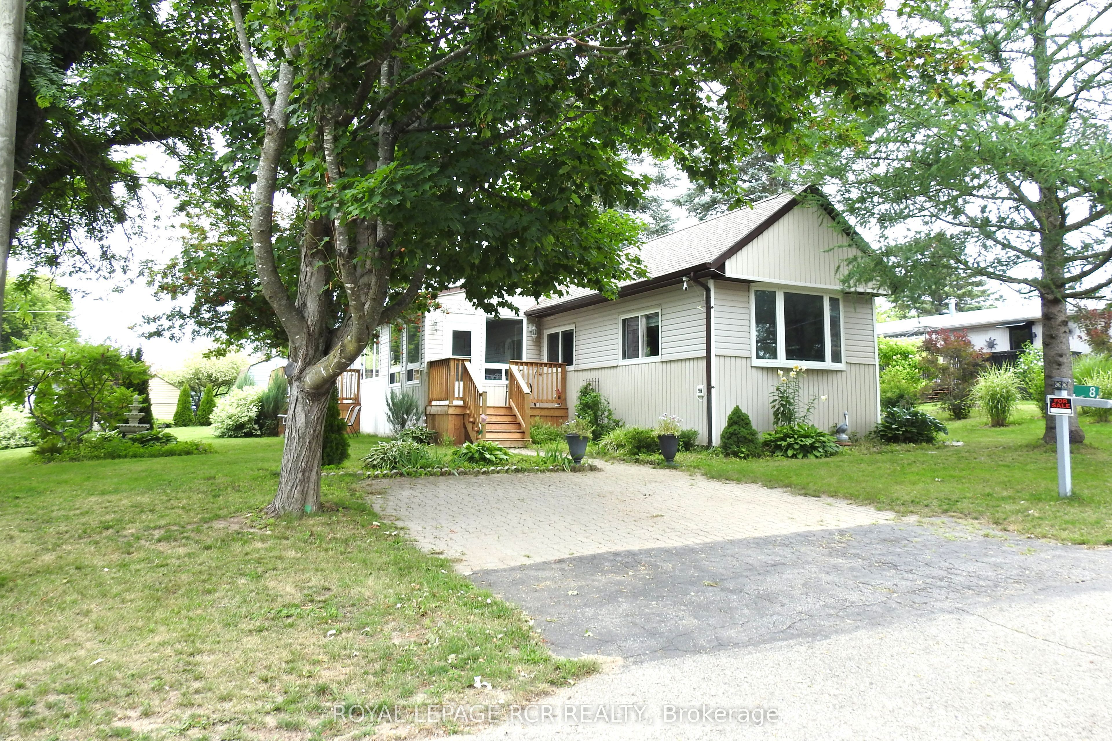 8 Claremont Crescent, Oro-Medonte, ON L3V 0P9