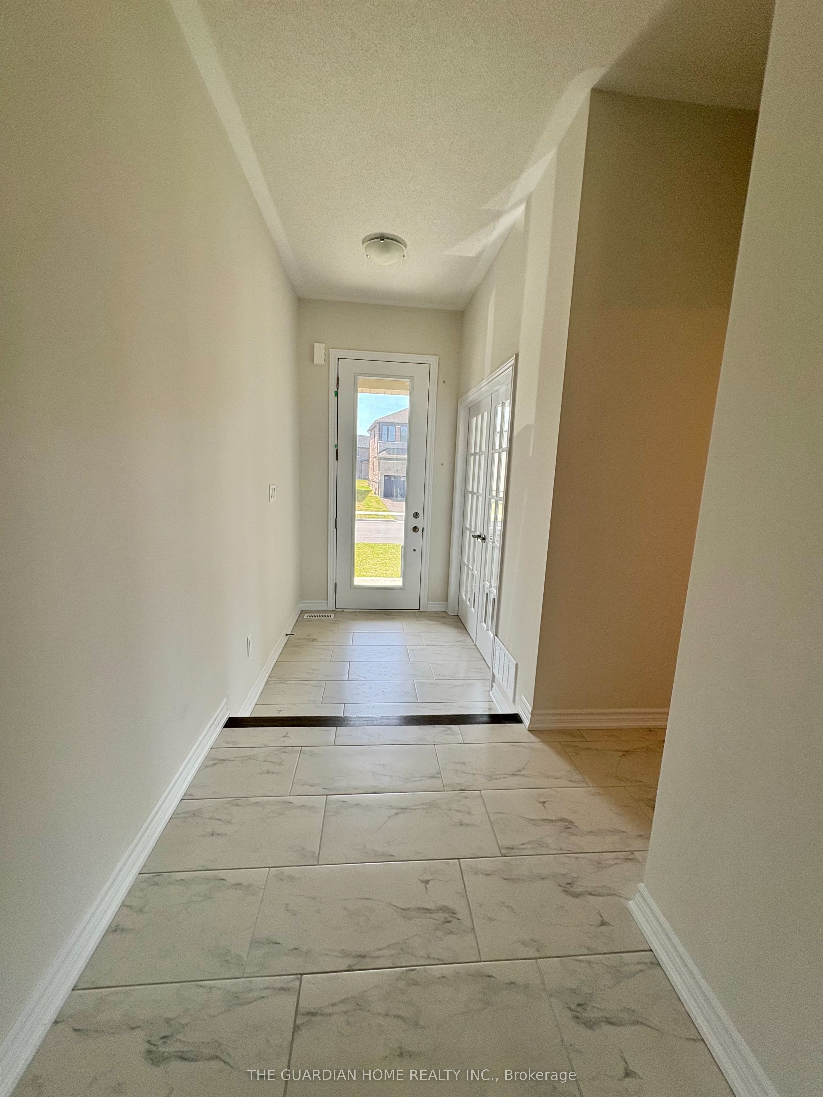 7 Tran Street, Wasaga Beach, ON L9Z 0M9 photo 2