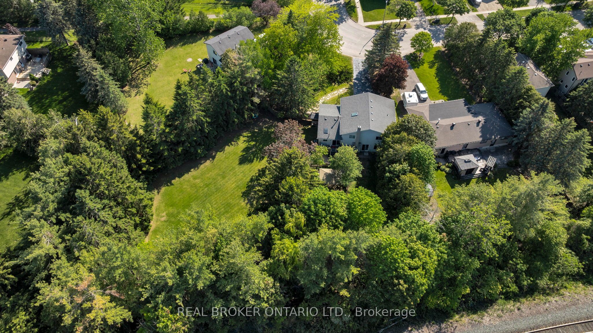 215 Mary Anne Drive, Barrie, ON L4N 4T1 photo 3