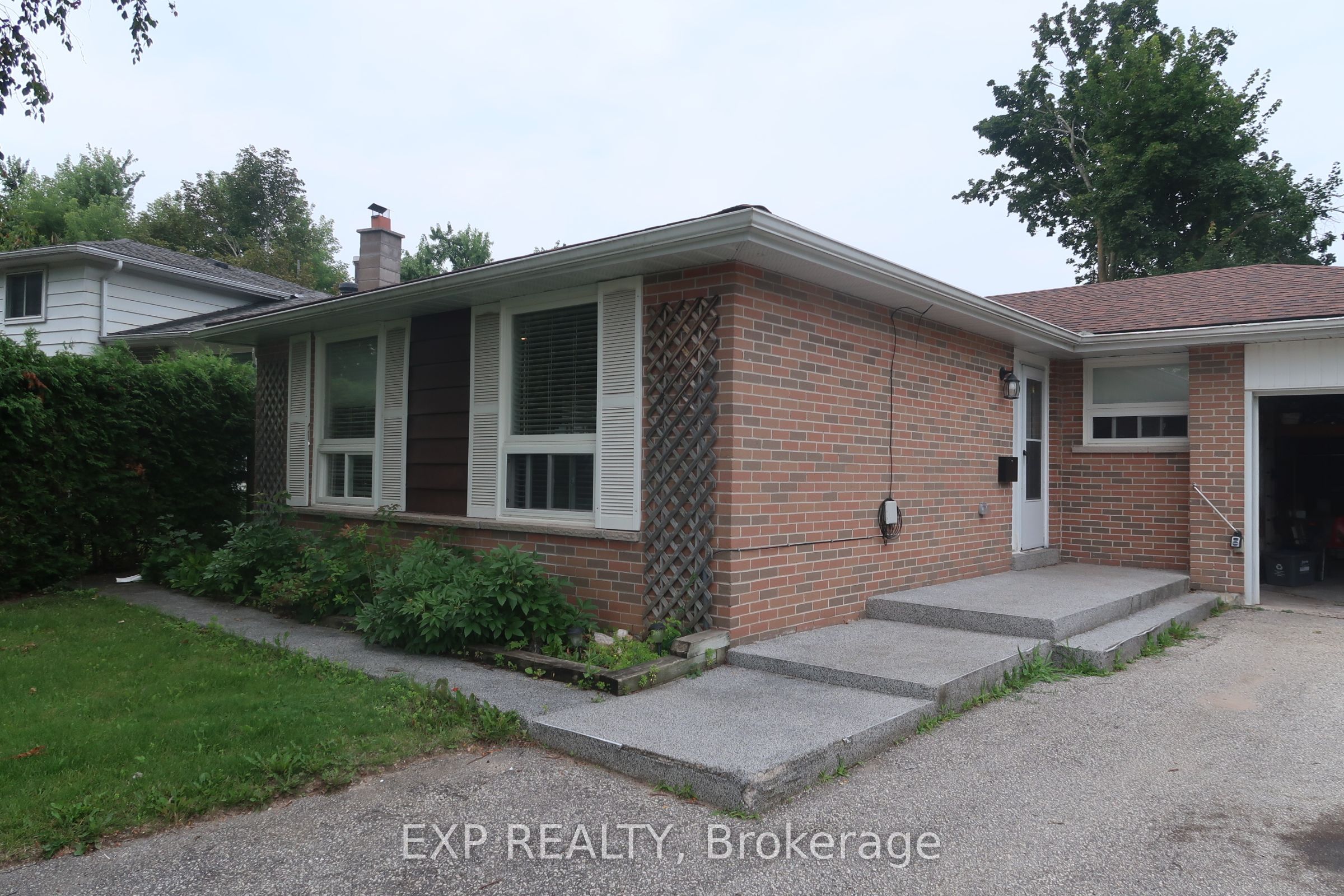 26 Curtiss Court, Barrie, ON L4M 2M7