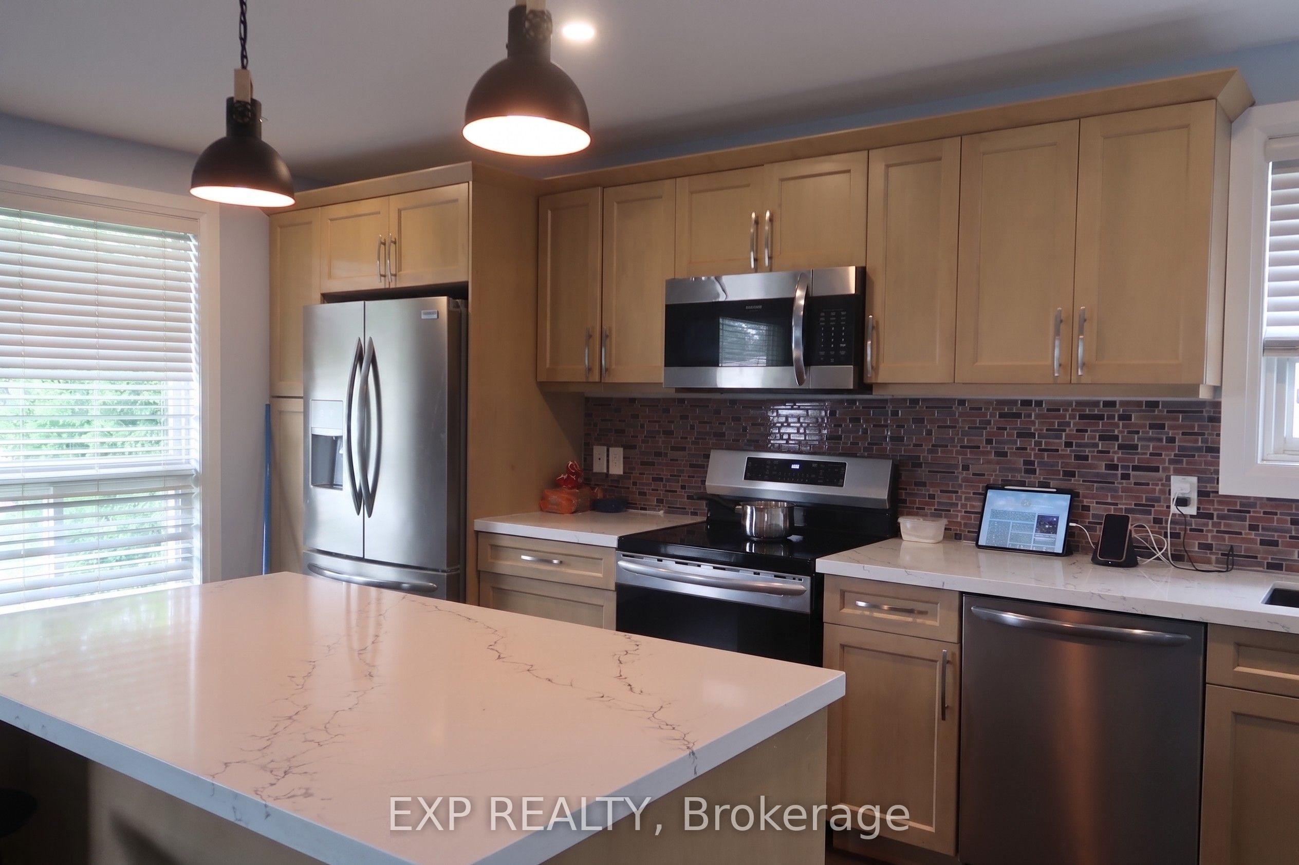26 Curtiss Court, Barrie, ON L4M 2M7 photo 2