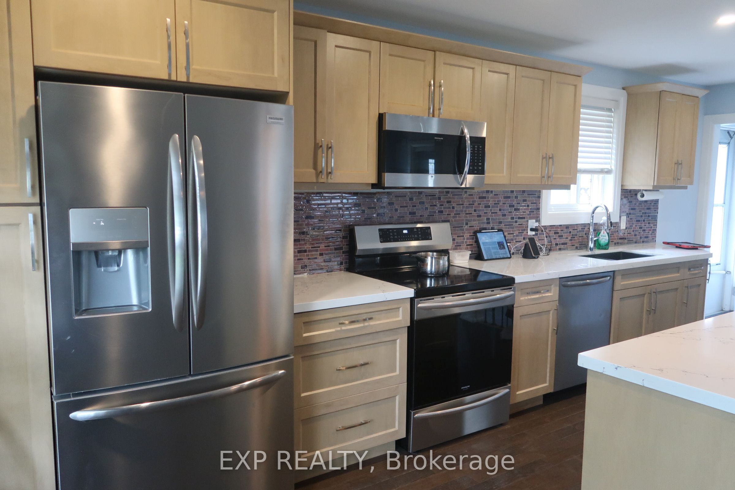 26 Curtiss Court, Barrie, ON L4M 2M7 photo 3