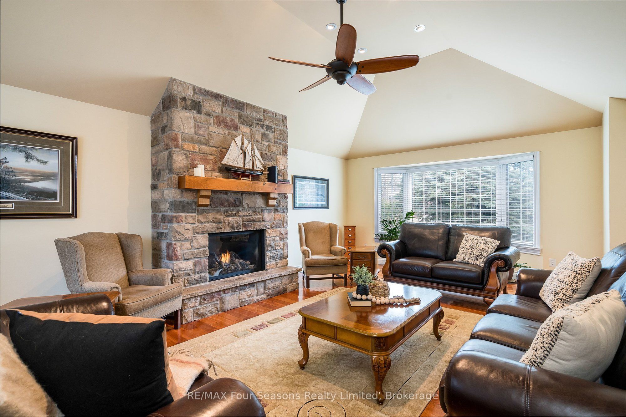16 Carmichael Crescent, Collingwood, ON L9Y 4R6 photo 3