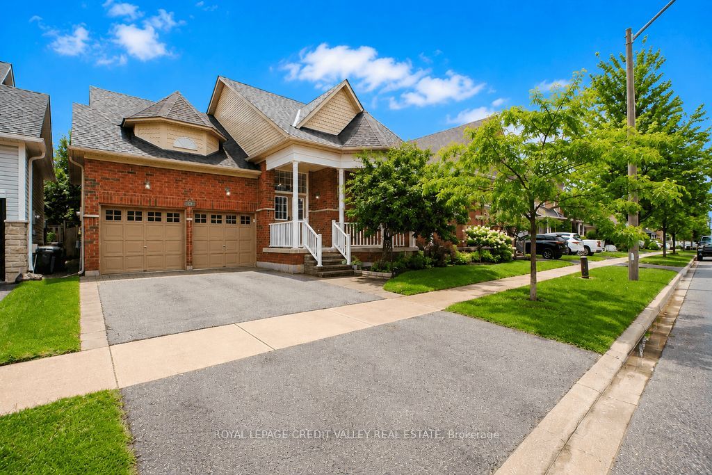 29 Counsellor Terrace, Barrie, ON L4M 7H1