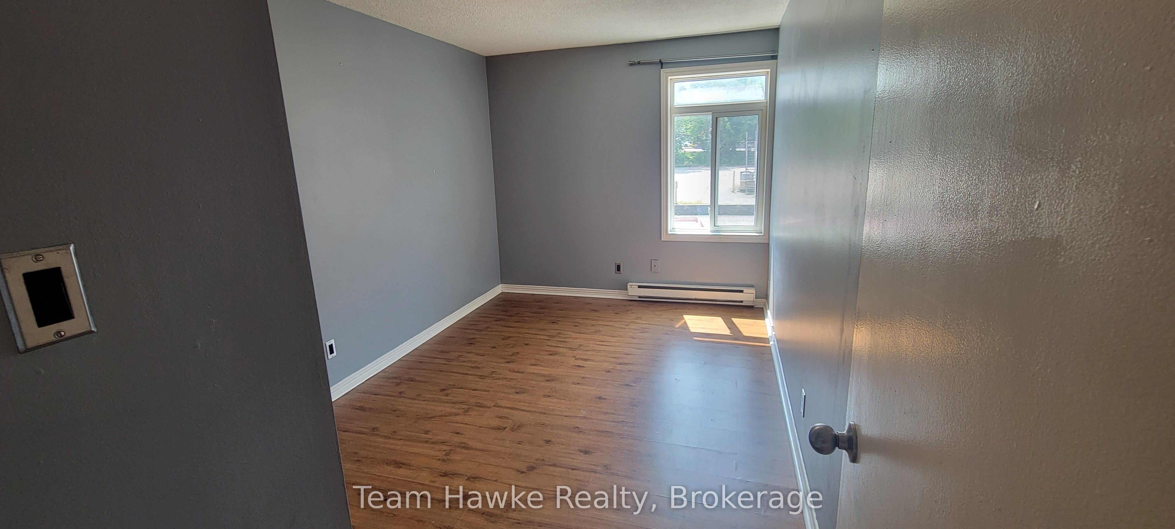 349 KING Street 2, Midland, ON L4R 3K7 photo 3