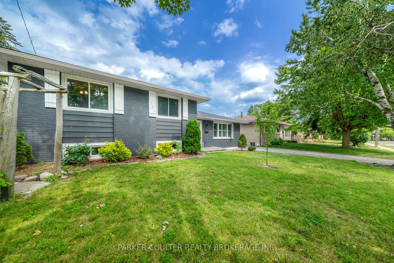 17 Harding Avenue, Barrie, ON L4M 3K1 photo 2