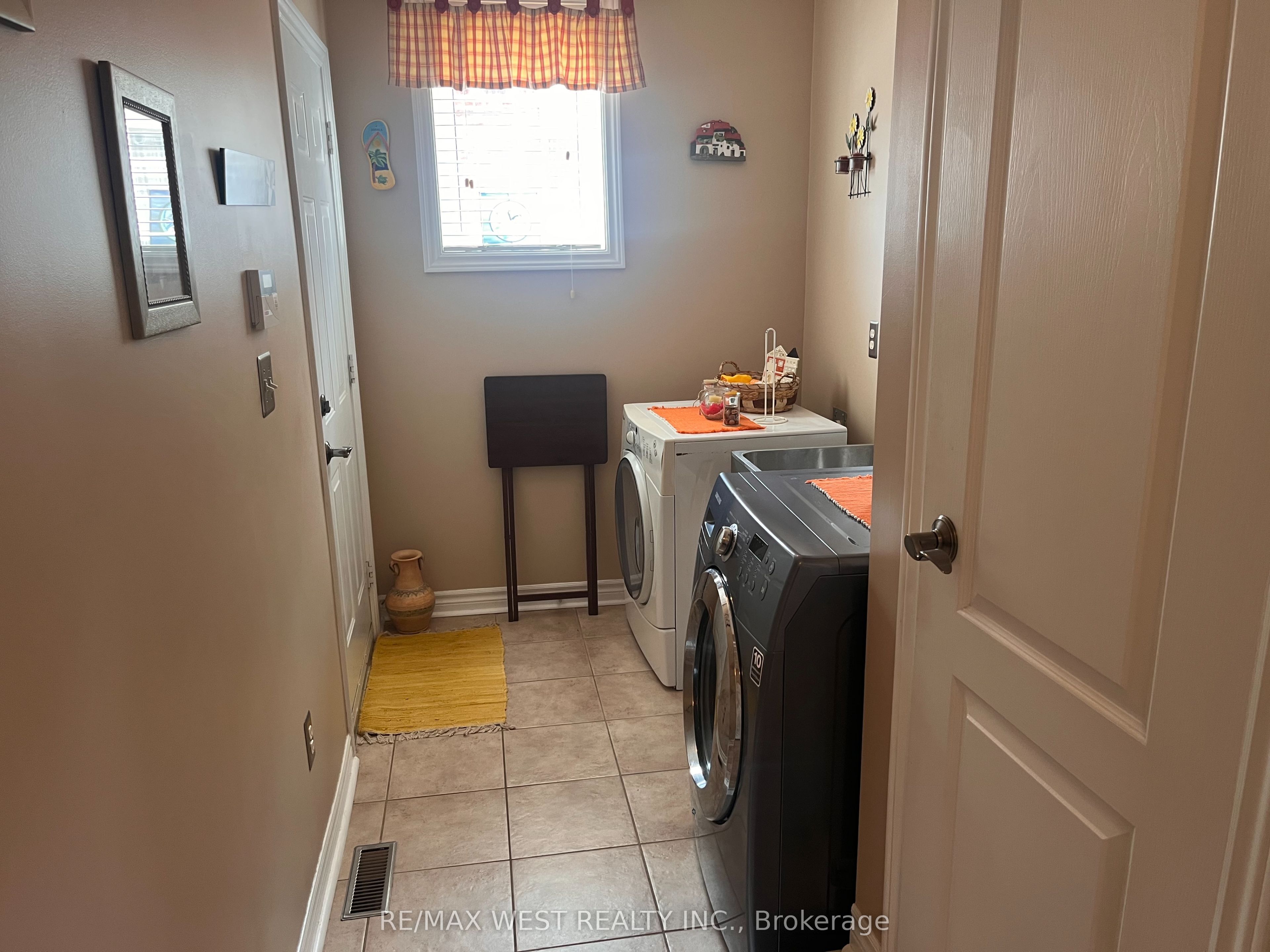 20 Regalia Way, Barrie, ON L4M 7H7 photo 3