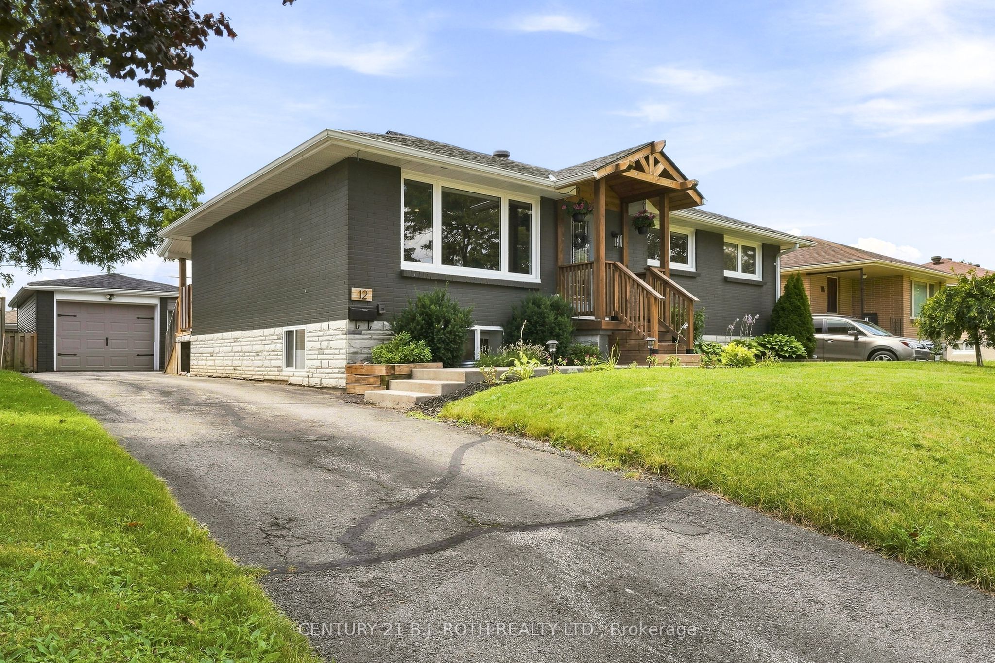 12 Bothwell Crescent, Barrie, ON L4M 2S6 photo 2