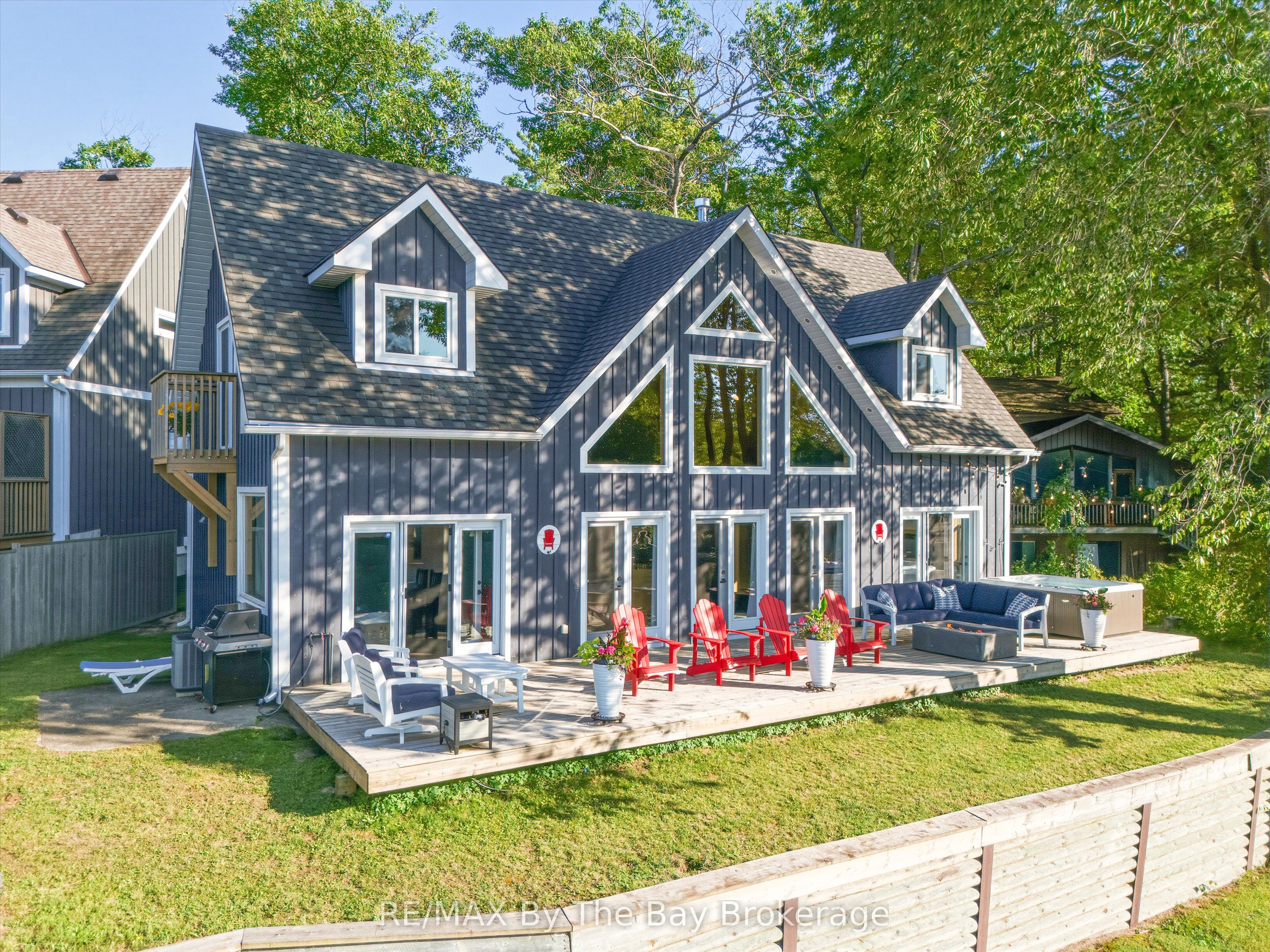 2056 River Road W, Wasaga Beach, ON L9Z 2W1 photo 2