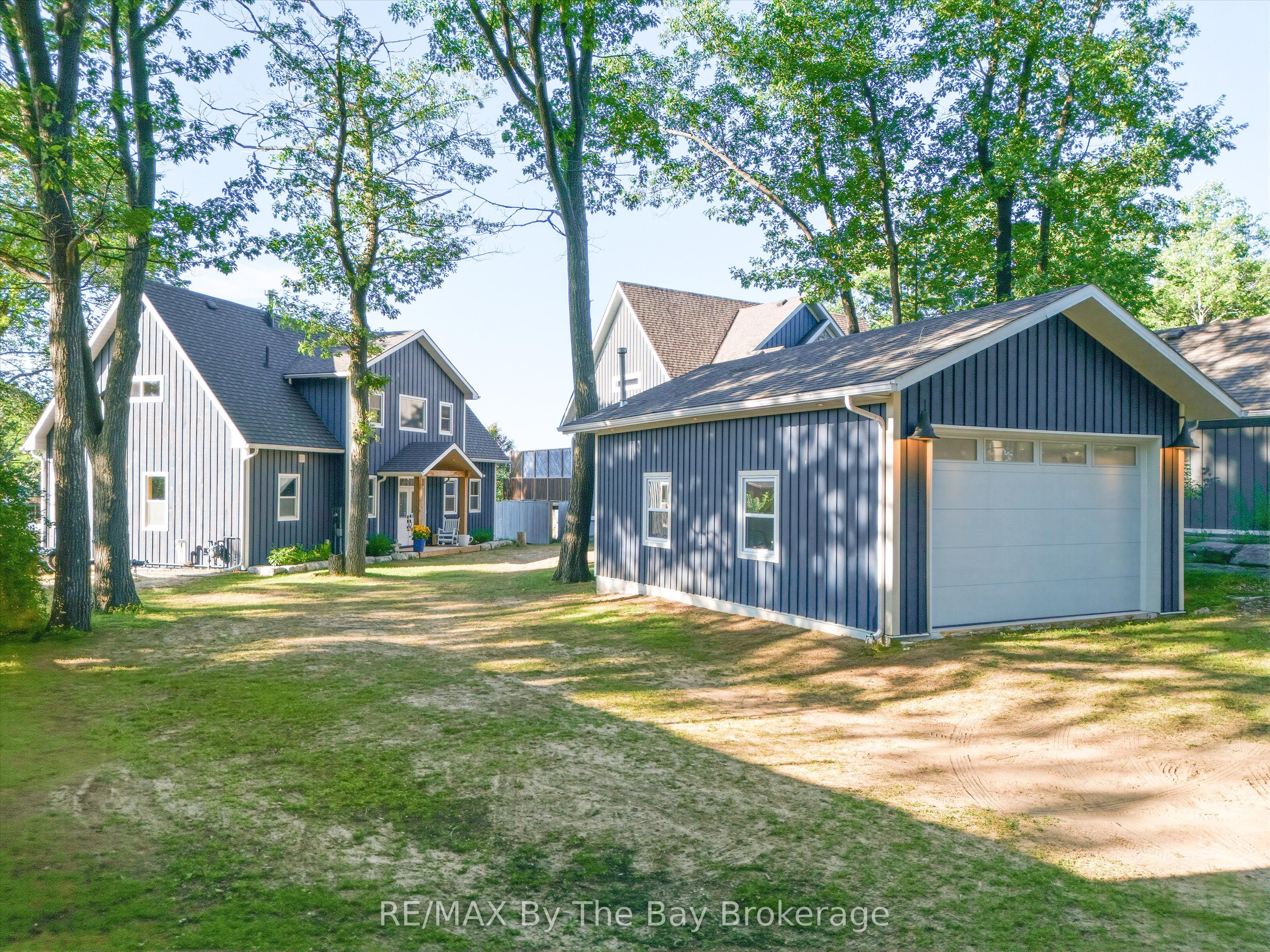 2056 River Road W, Wasaga Beach, ON L9Z 2W1 photo 3