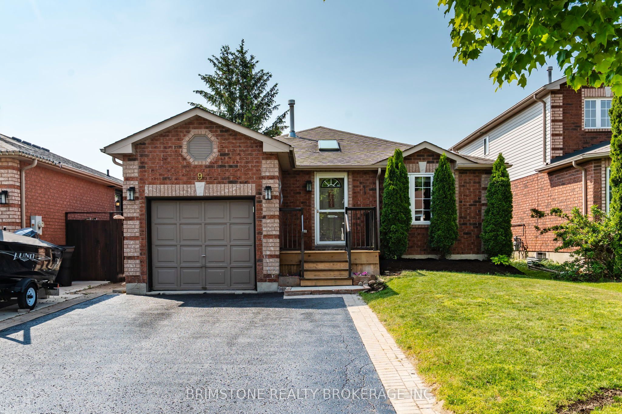 9 Holly Meadow Road, Barrie, ON L4N 8S1