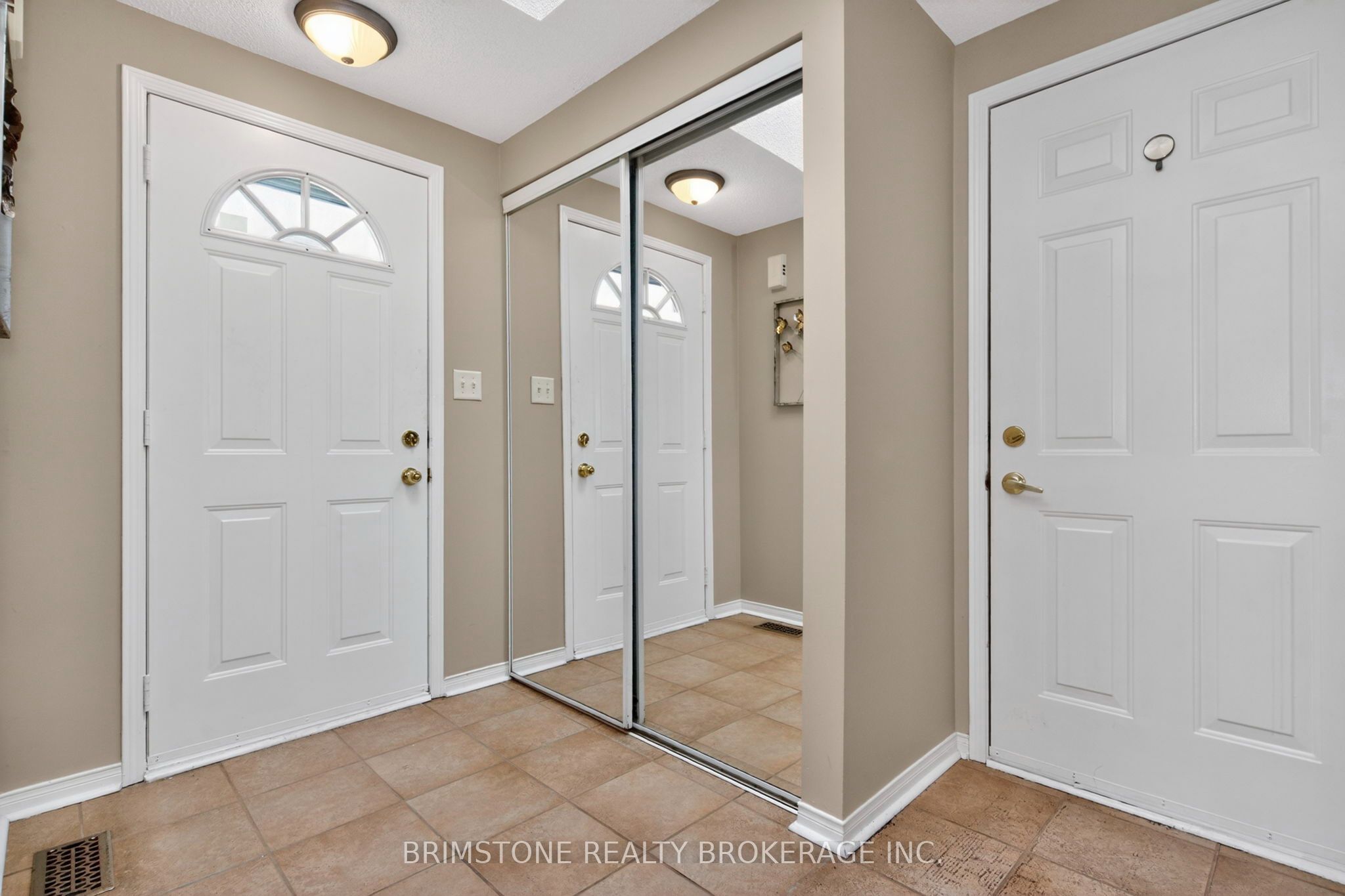 9 Holly Meadow Road, Barrie, ON L4N 8S1 photo 2